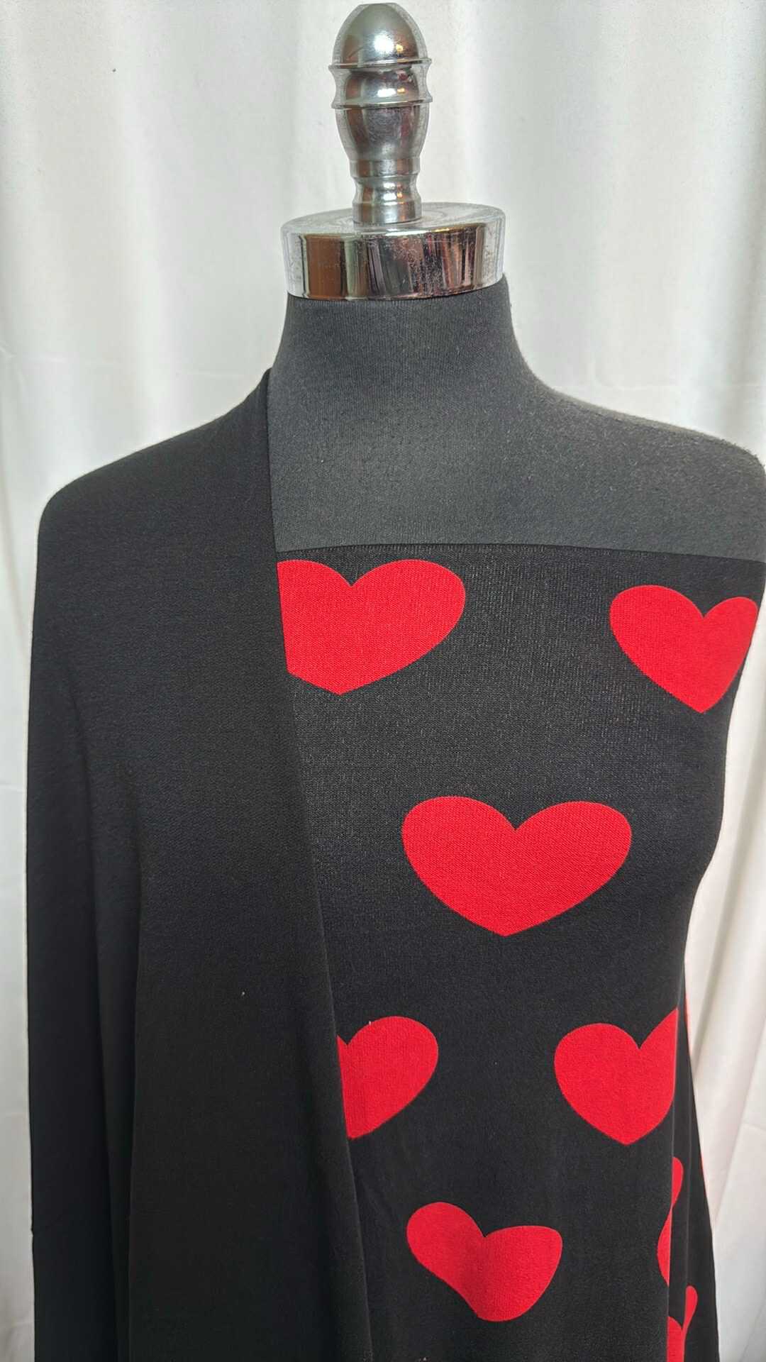 BLACK/RED HEARTS BUNDLE : 1+YD Black Brushed PRS FT & 2YD Black/Red Hearts Oakley SK : A28191