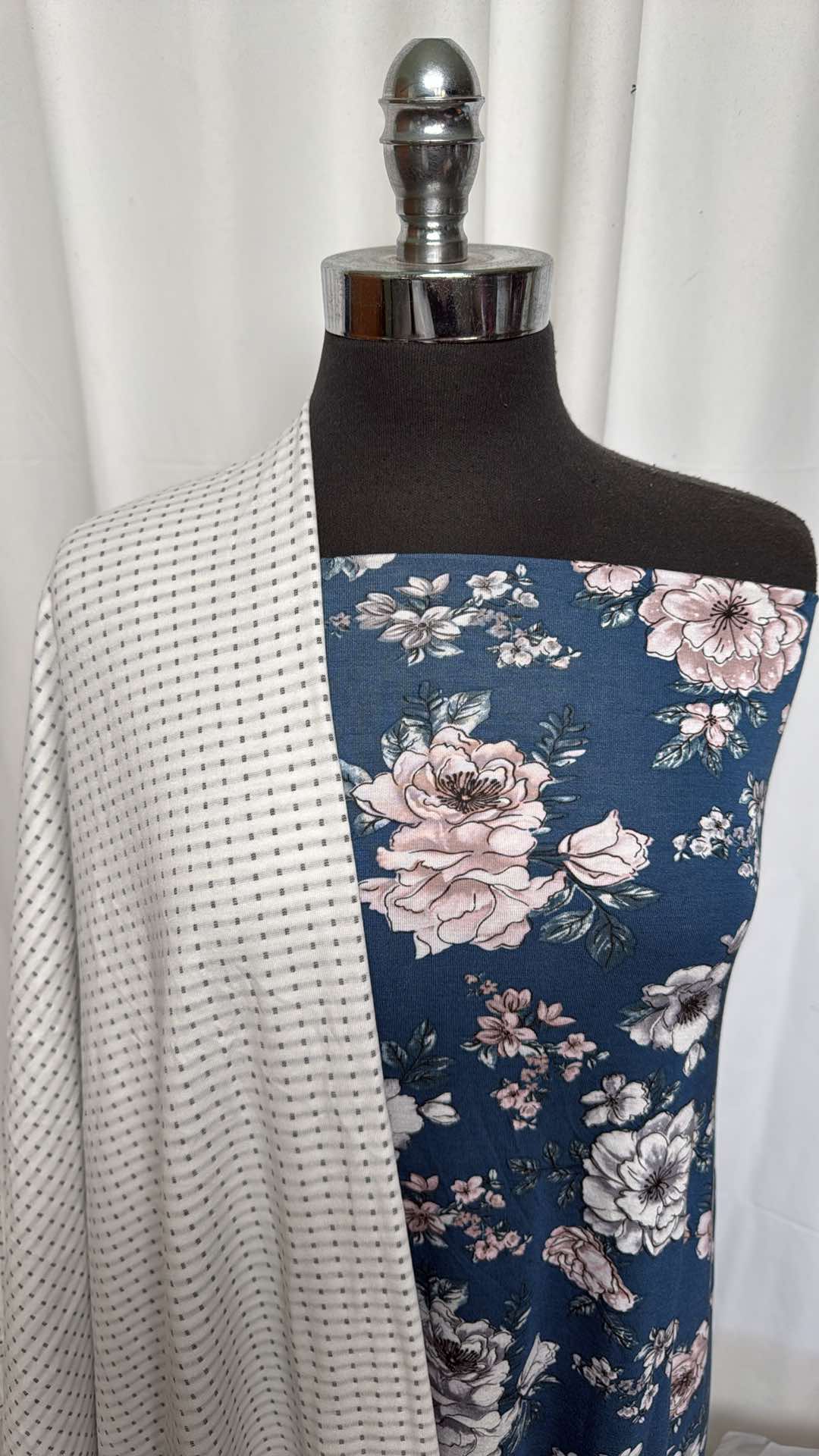 GRID/NAVY FLORAL BUNDLE : 2YD Navy Floral R/S & 2YD White Grid 2-Faced PRS Jersey : A26178