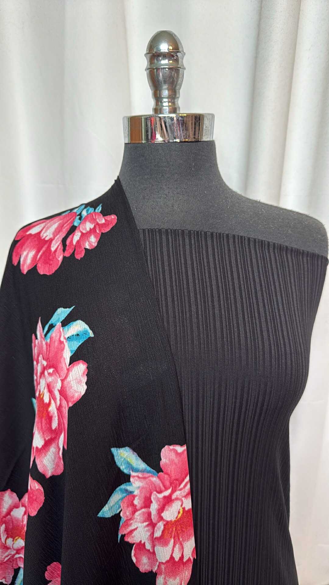 BLACK/FLORAL CRINKLE BUNDLE : 1YD Black P/S Rib & 2YD Floral Crinkle Poly Woven : A28836