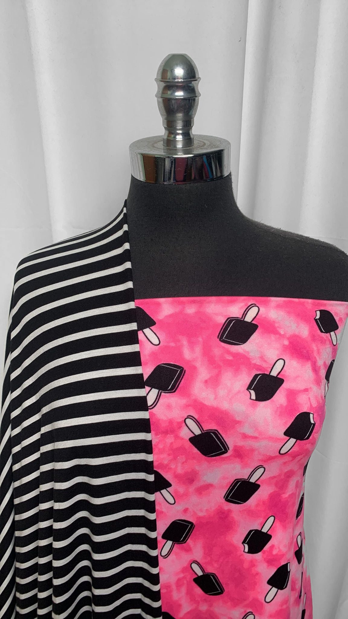 POPSICLE/STRIPE BUNDLE : 2YD Pink Tie Dye Popsicles DBP & 2YD Black/White Stripe R/S : A25522