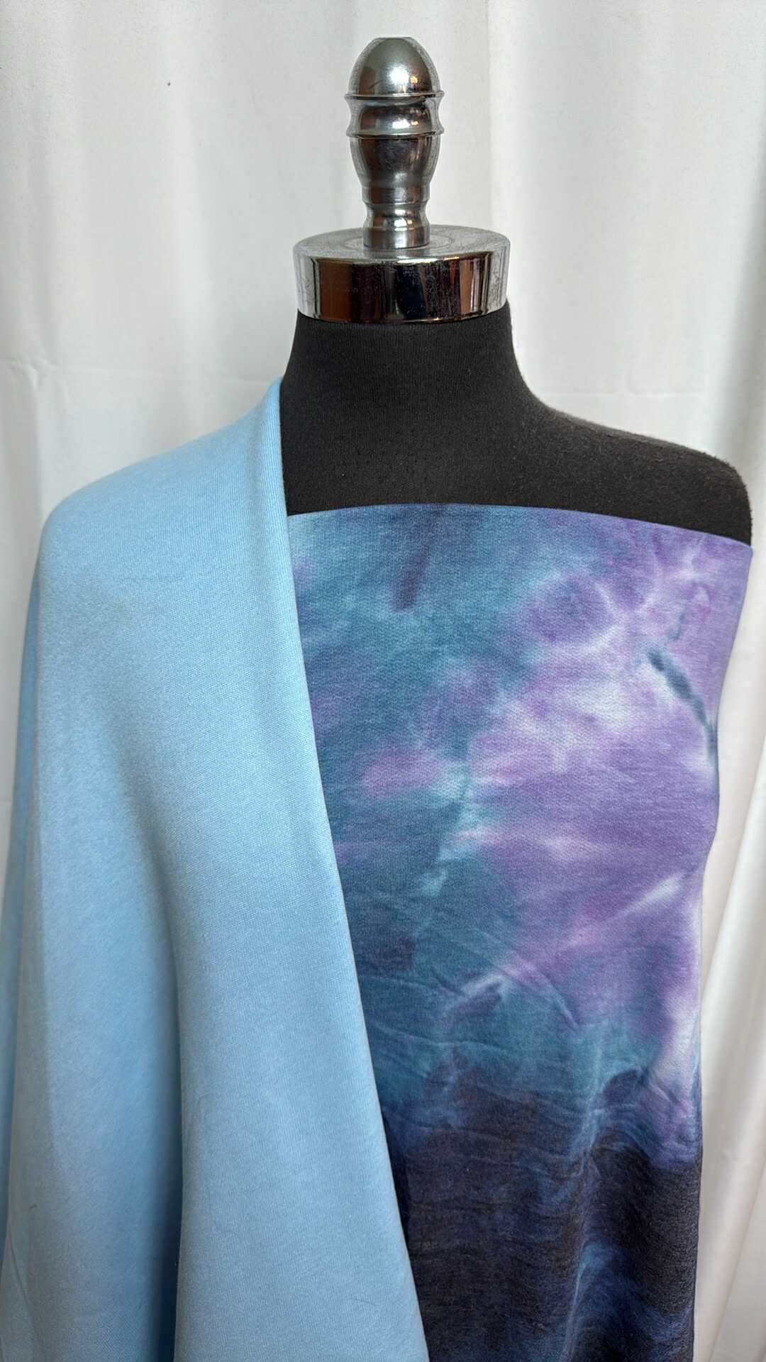 BLUE/PURPLE TIE DYE BUNDLE : 1.5YD Blue/Purple Tie Dye PRS FT & 2YD Blue Sweatshirt Fleece (72" Wide) : A28245