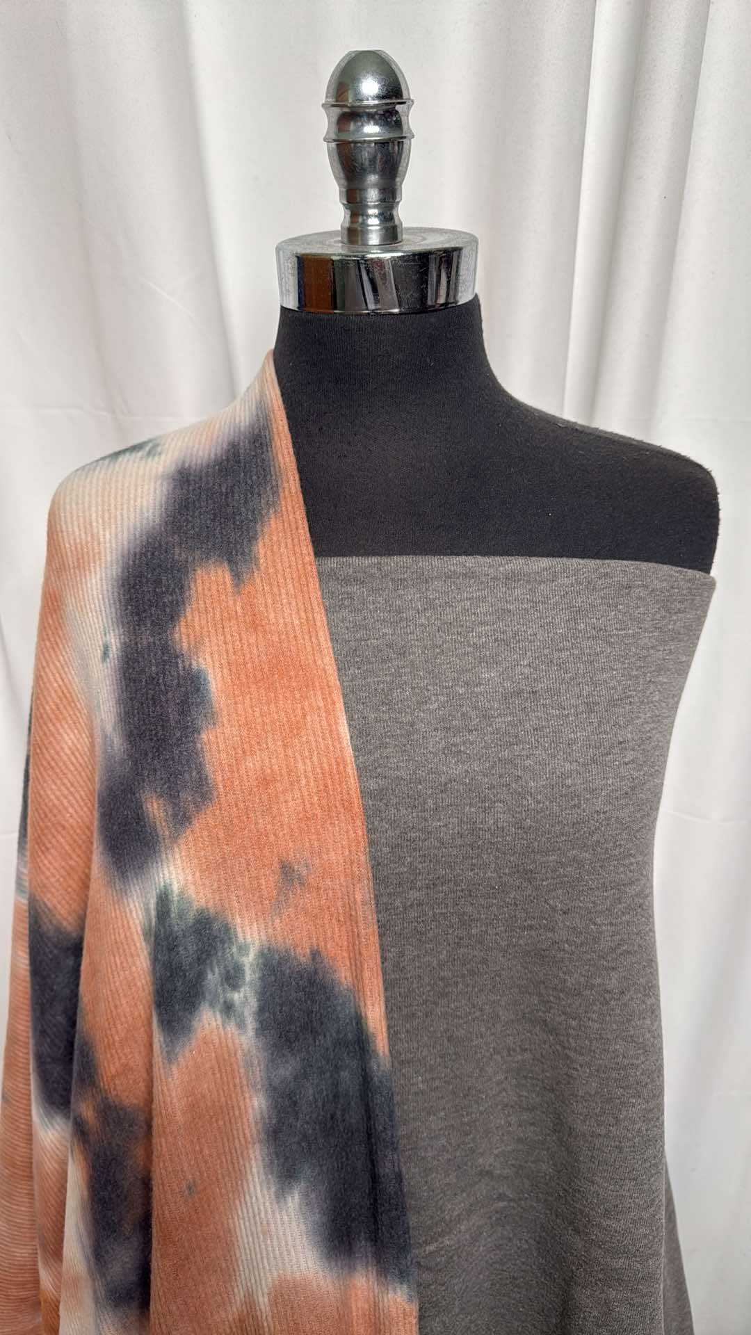 GREY/TIE DYE BUNDLE : 1.5YD Grey Sweatshirt Fleece & 2YD Tie Dye Brushed Rib Hacci SK : A26316