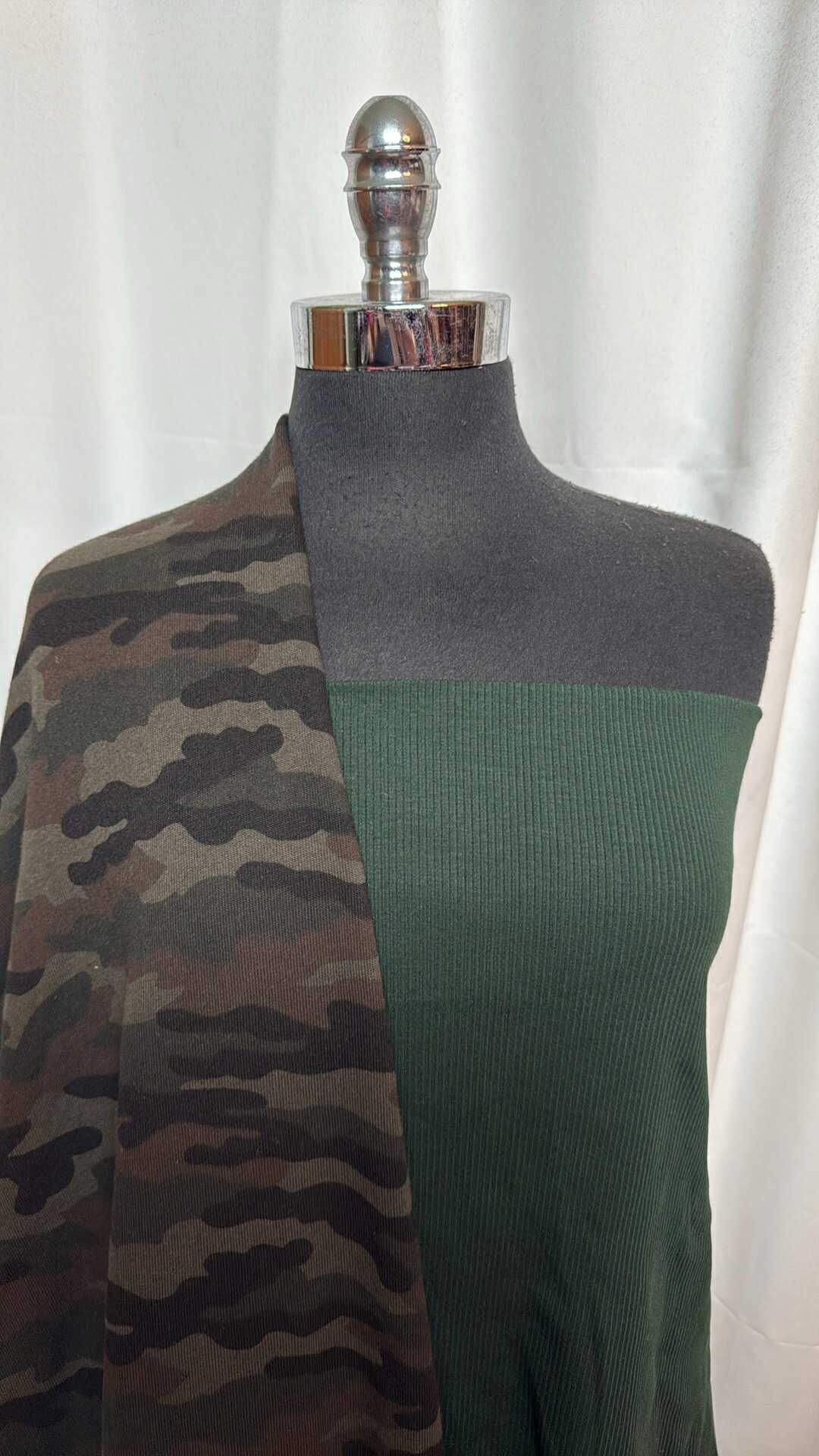 HUNTER/CAMO BUNDLE : 2.5YD Camo Sweatshirt Fleece (72" Wide) & 2YD Hunter Heavy C/S Rib : A28747