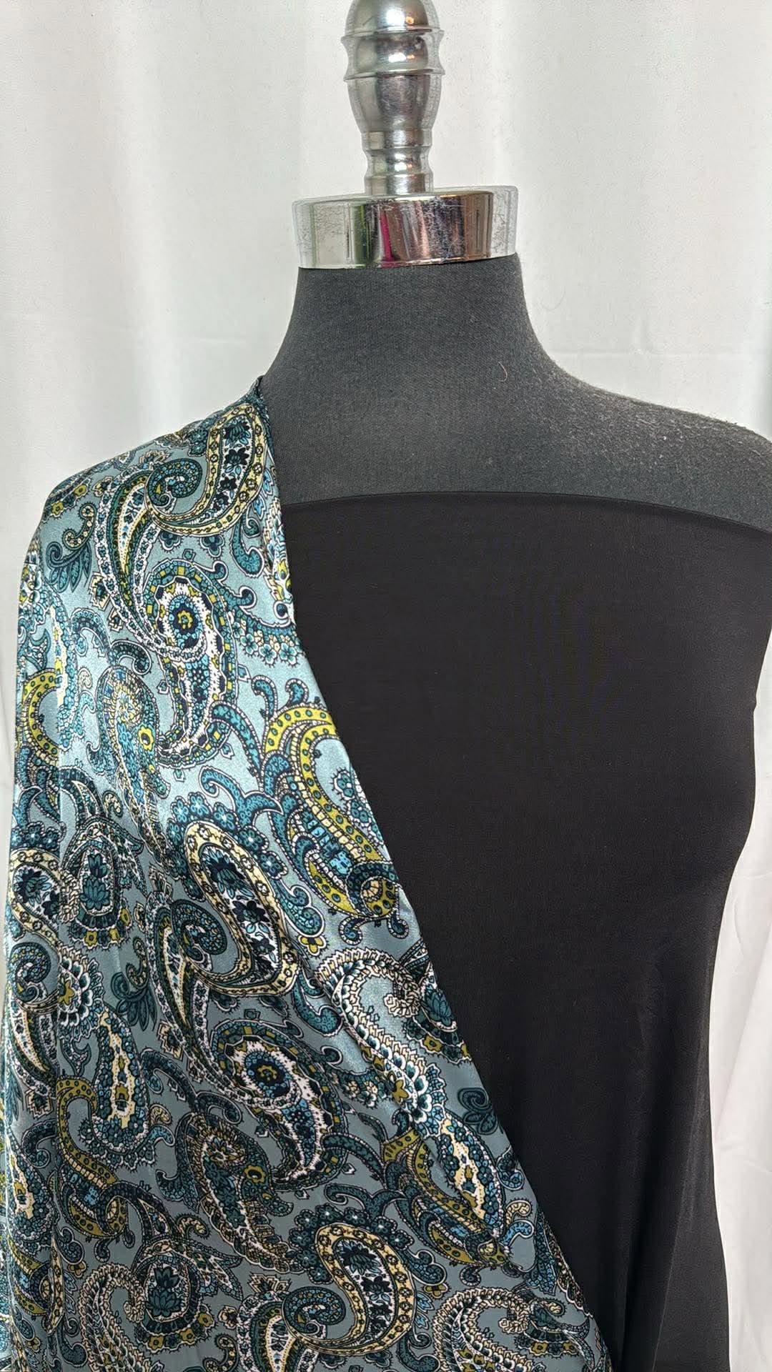 BLACK/SATIN PAISLEY BUNDLE : 2YD Paisley Poly Satin & 2YD Black Venezia : A30199