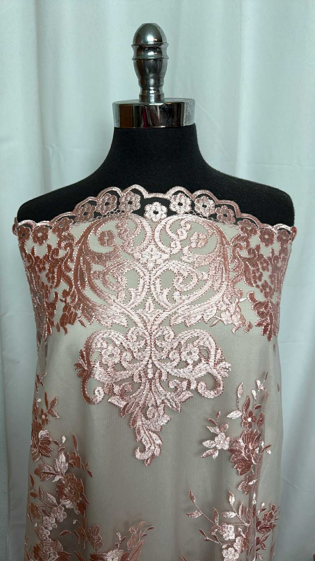 BONE/EMBROIDERED MESH BUNDLE : 2YD Double-Border Embroidered Mesh & 1+YD Bone Peached PF : A28899