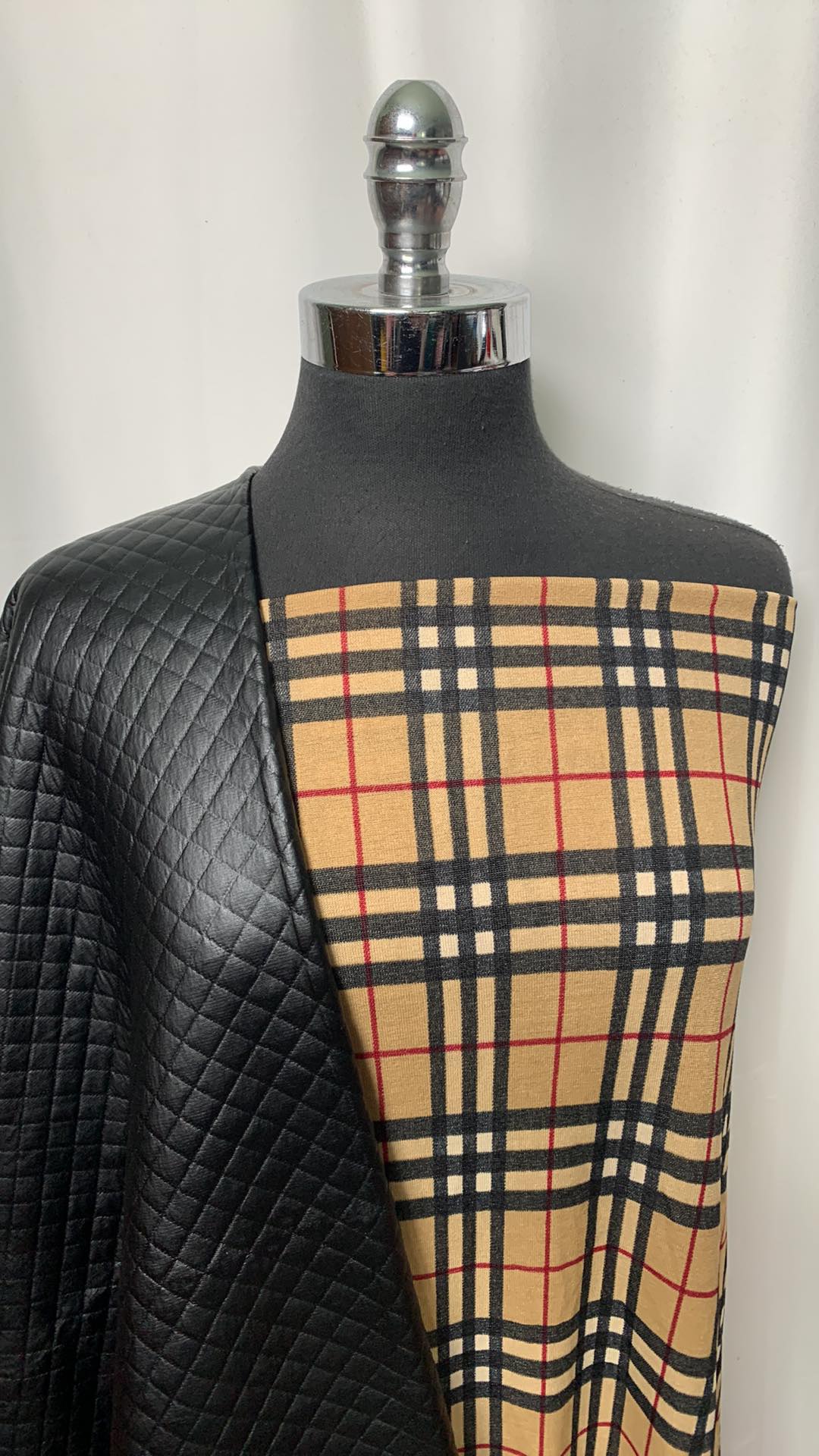 QUILTED/PLAID BUNDLE : 2YD Plaid Ana SK & 2YD Black Foil Quilted : A2170