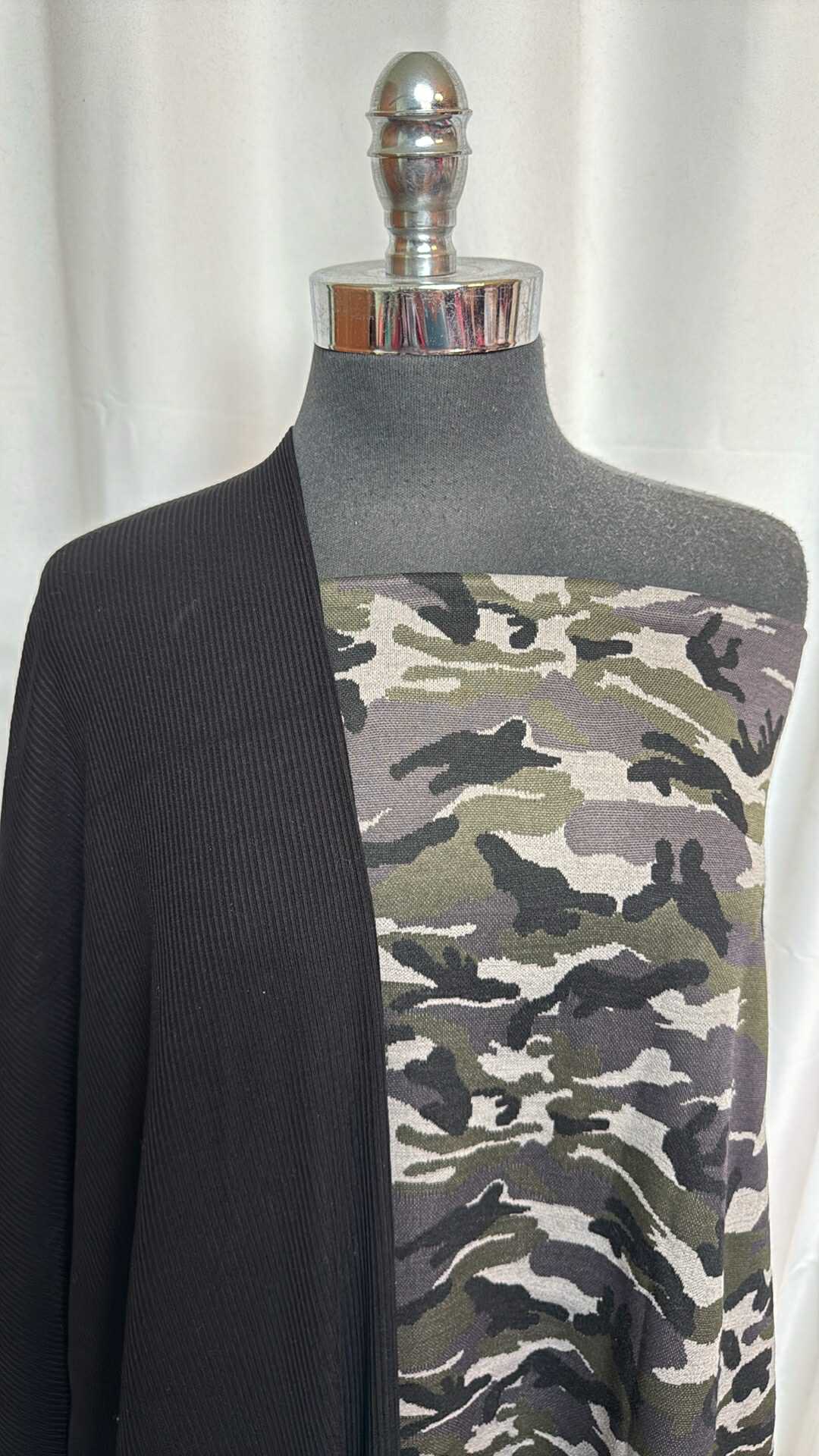 CAMO/BLACK RIB BUNDLE : 3YD Camo Jacquard DK & 2YD Black Heavy R/S Rib : A28459