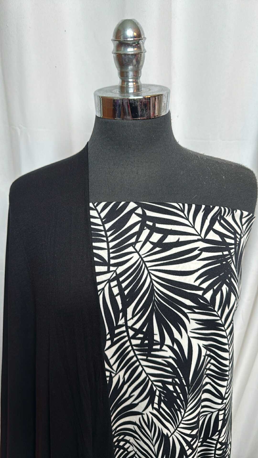 BLACK/WHITE LEAVES BUNDLE : 2YD Black/White Leaves P/S DK & 2YD Black Modal/Spandex : A28344