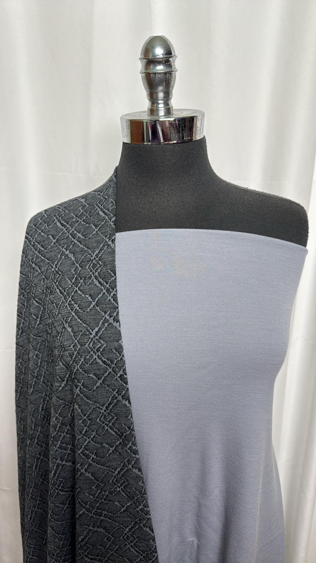 MERINO WOOL BUNDLE : 1YD Diamonds 100% Merino Wool Jacquard & 2YD Silver 100% Merino Wool Interlock : A27057