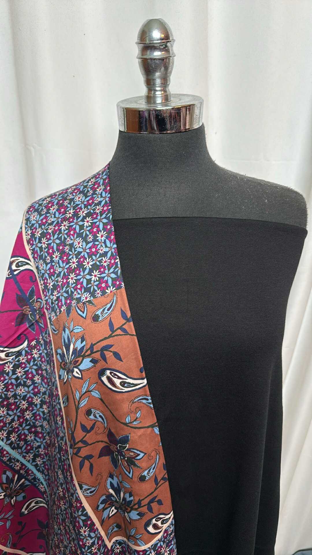 BLACK/SCARF PRINT BUNDLE : 2YD Scarf Print Silk/Cotton Woven & 2YD Black Ponte : A28347