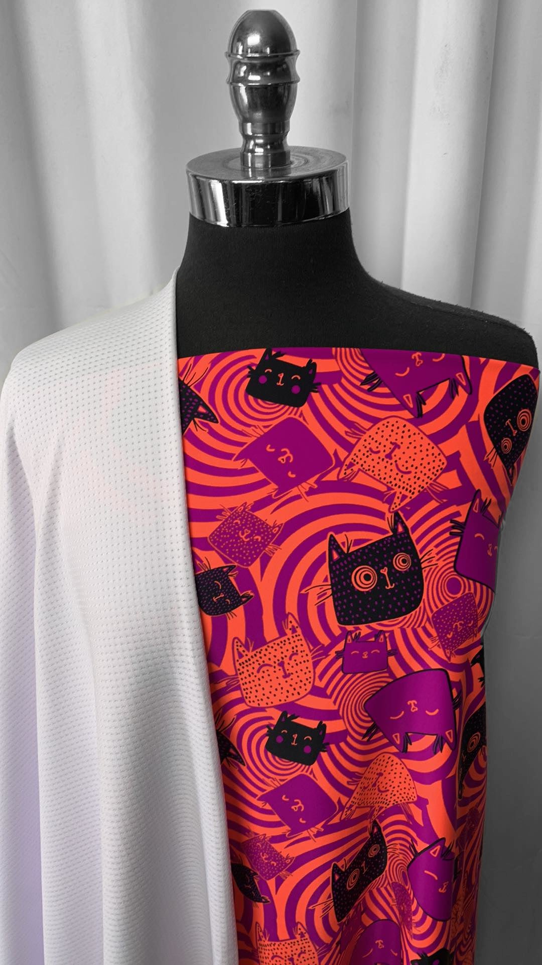 PSYCHEDELIC CATS BUNDLE : 1YD Psychedelic Cats N/S & 2YD White PF Mesh : A25151