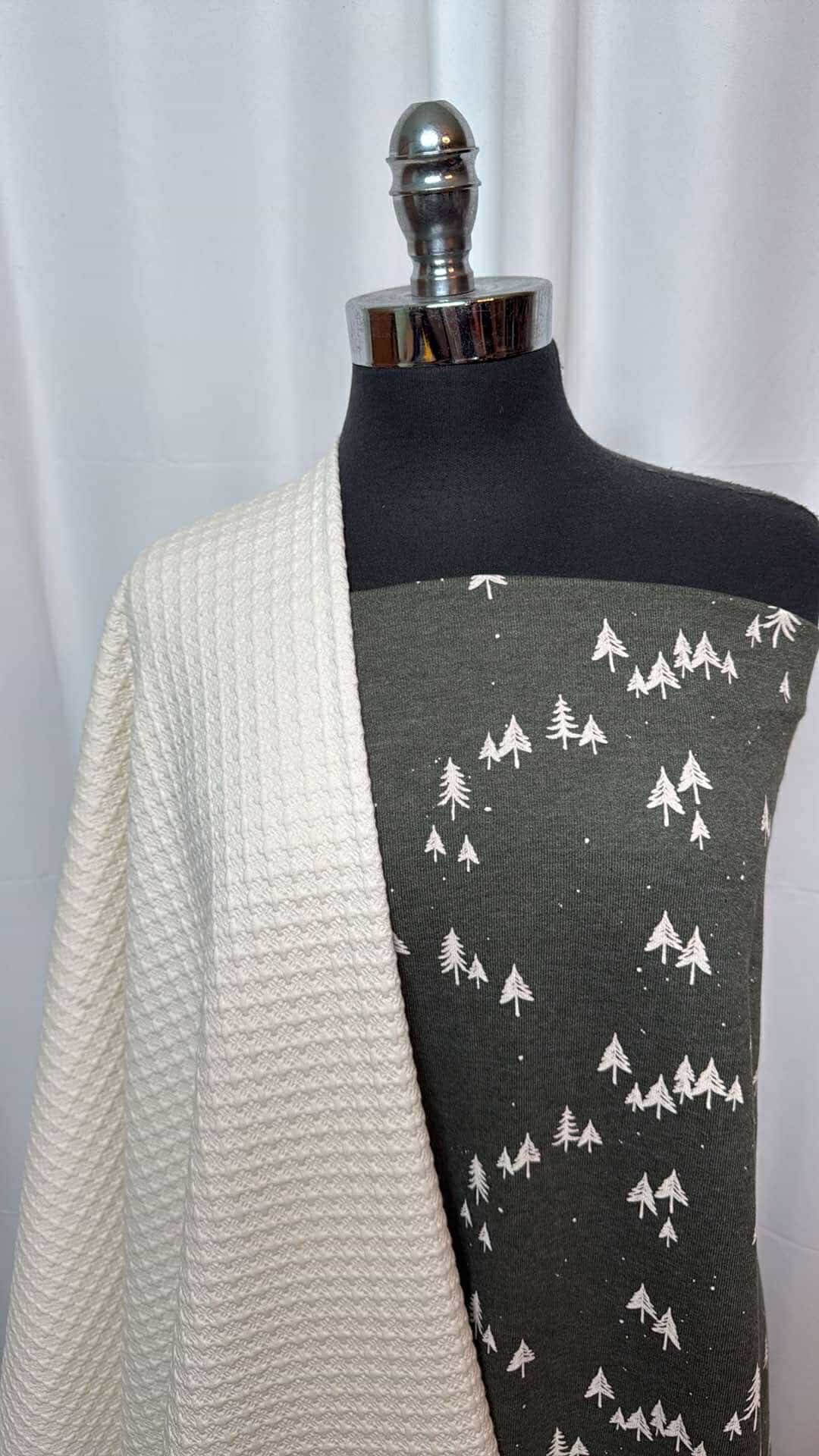 IVORY/GREEN TREE BUNDLE : 1.5YD Green Tree Cotton FT & 1.5YD Ivory P/S Quilted : A26975