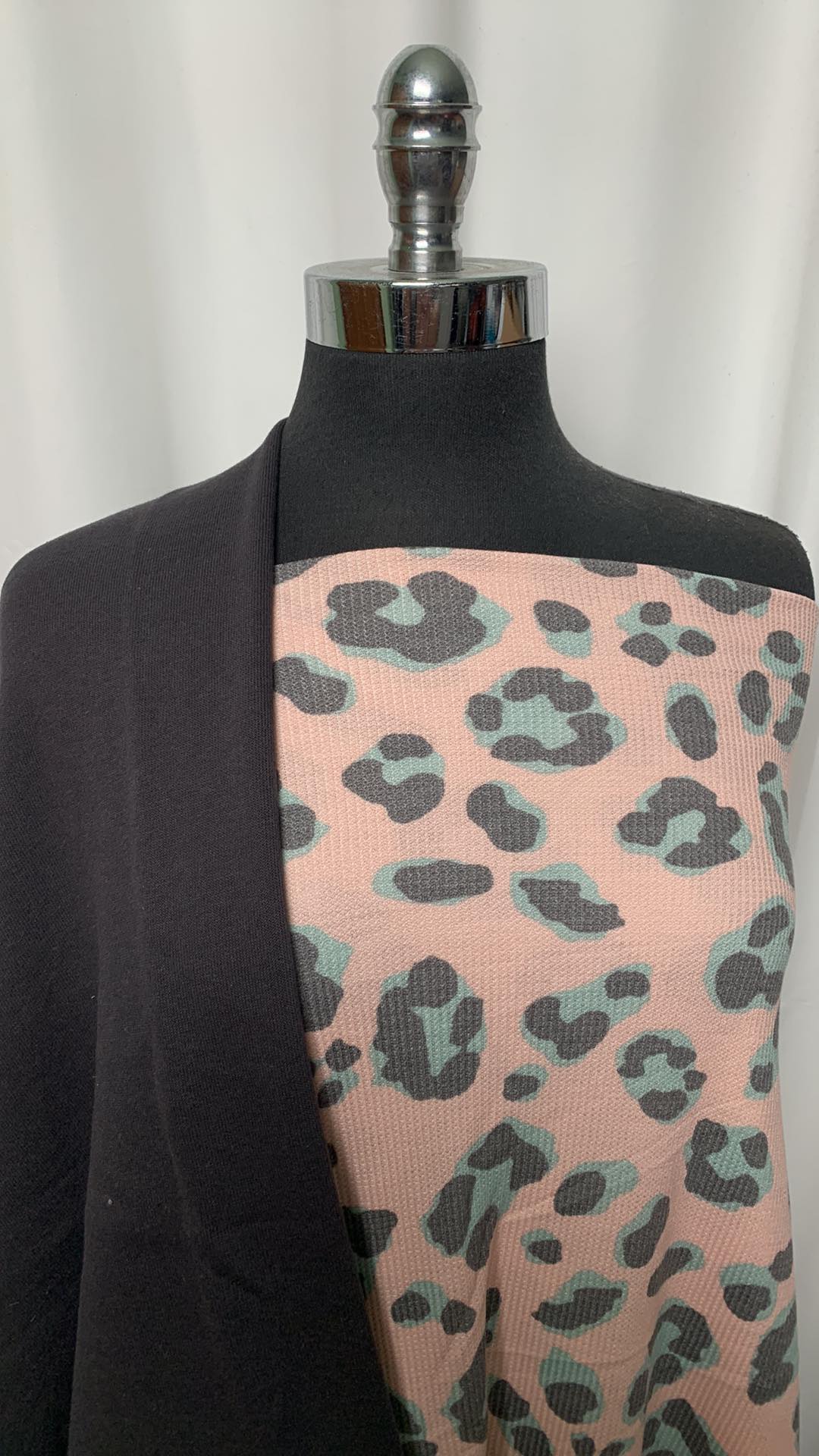 CHARCOAL/BLUSH LEOPARD BUNDLE : 2YD Blush Leopard Thermal & 1YD Charcoal Sweatshirt Fleece : A2141