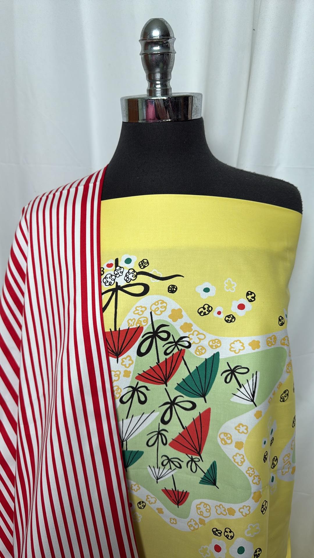 YELLOW DOUBLE-BORDER/STRIPE BUNDLE : 2YD Yellow Double-Border Stretch Cotton Sateen & 2YD Stripe Stretch Cotton Sateen : A27100