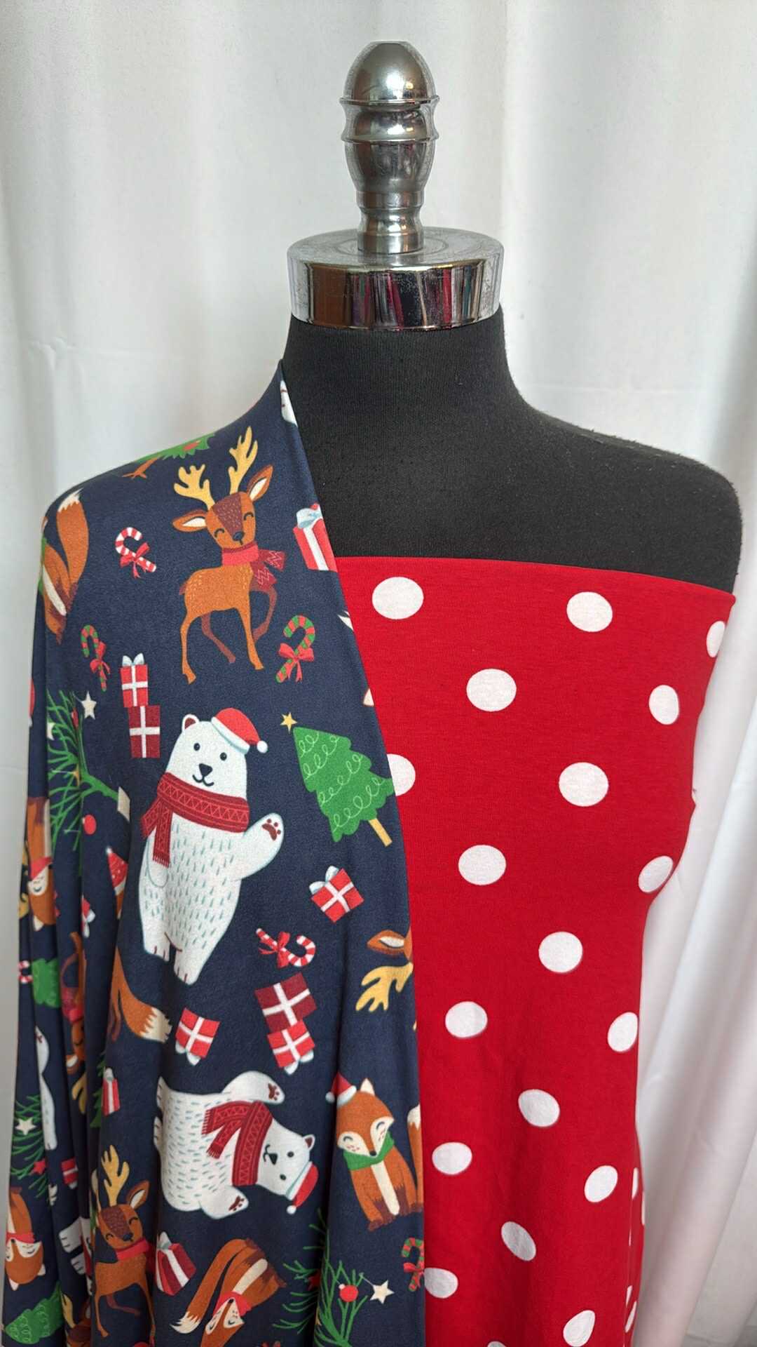 HOLIDAY FRIENDS/RED DOT BUNDLE : 2.5YD Holiday Friends DBP & 2YD Red Dot C/S : A28566