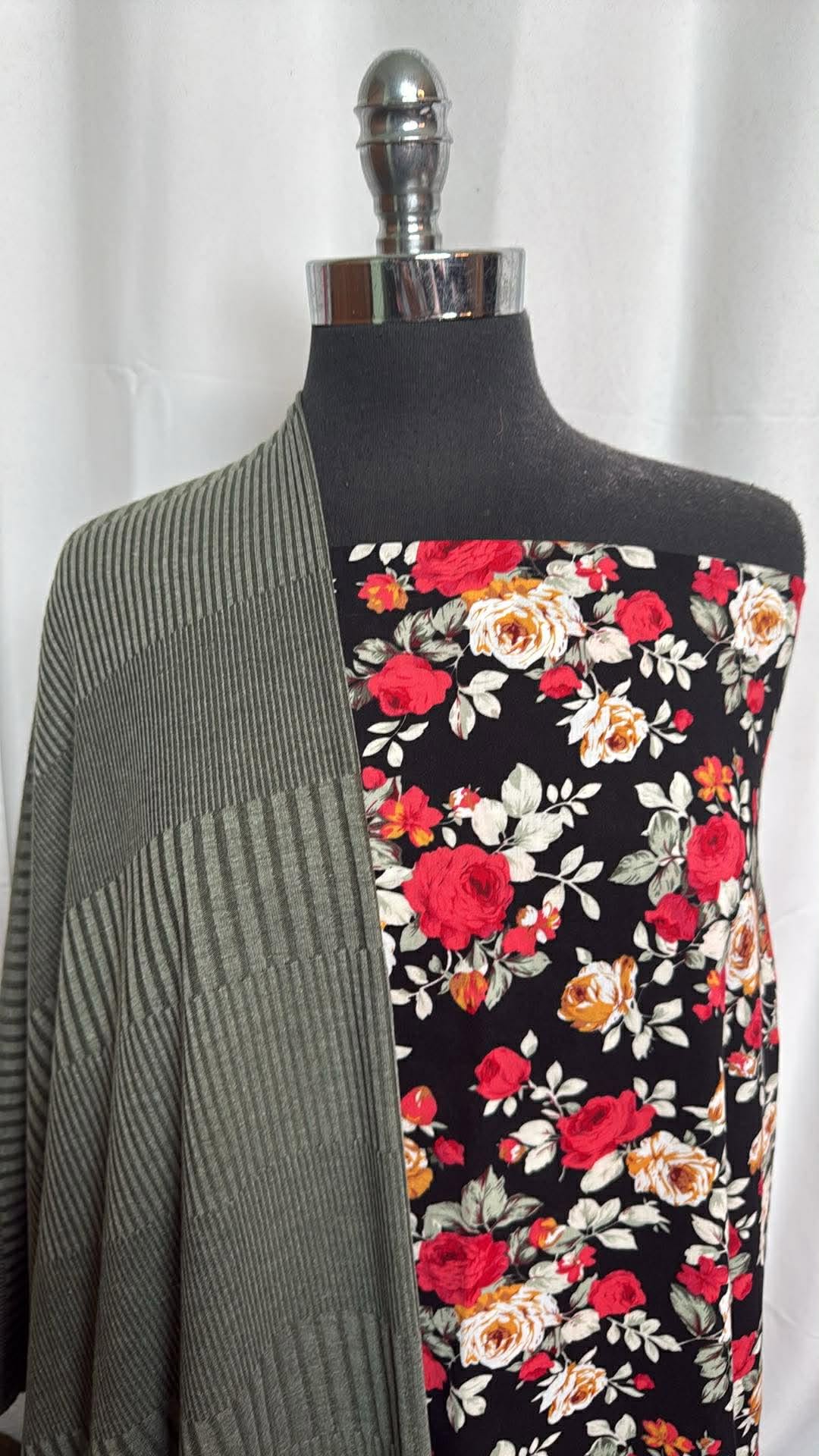 GREEN VARIEGATED SWEATER/FLORAL BUNDLE : 1+YD Floral Rayon Challis & 2YD Green Variegated SK : A29952