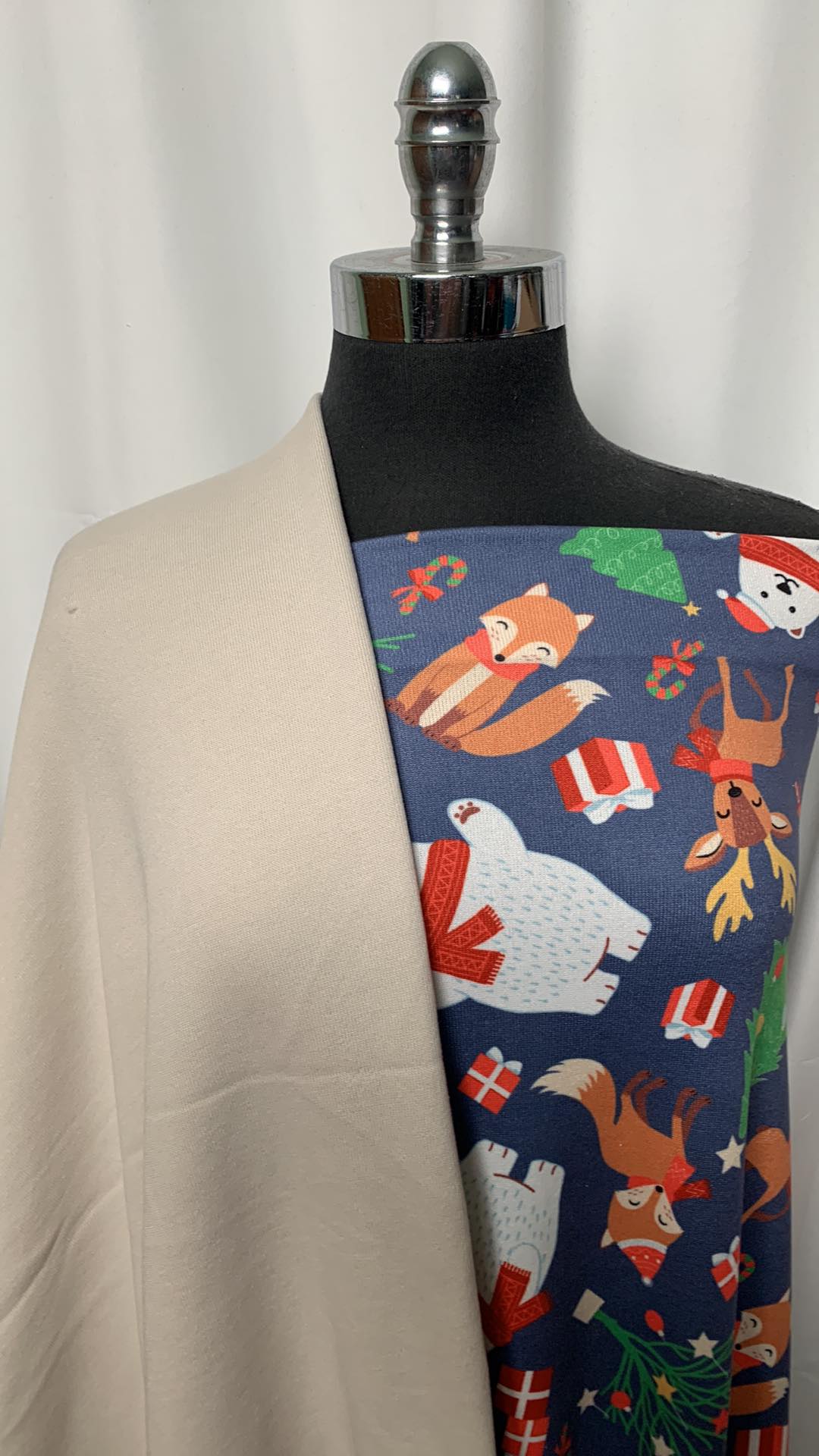 HOLIDAY FRIENDS BUNDLE : 1YD Holiday Friends Oakley SK & 1+YD Bone Sweatshirt Fleece : A2143