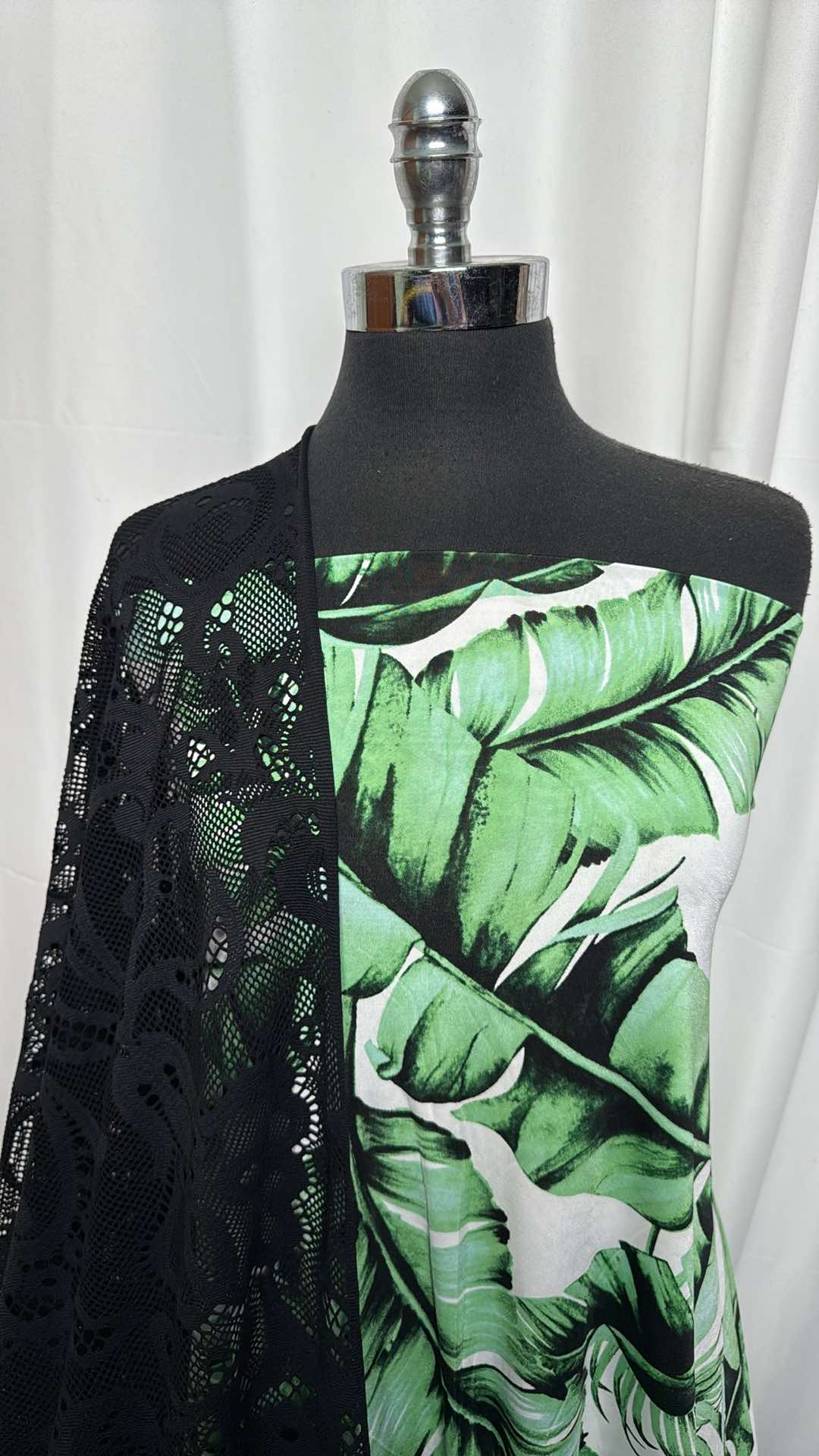 LEAVES/MESH BUNDLE : 2YD Leaves Venezia & 2YD Black Paisley Stretch Mesh : A27146