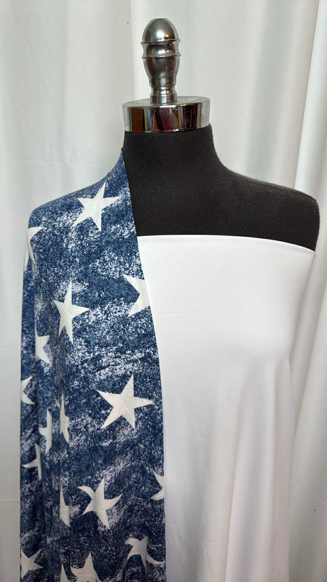 WHITE/DISTRESSED STAR BUNDLE : 2YD White Wicking Lining & 2YD Distressed Star Modal : A27537