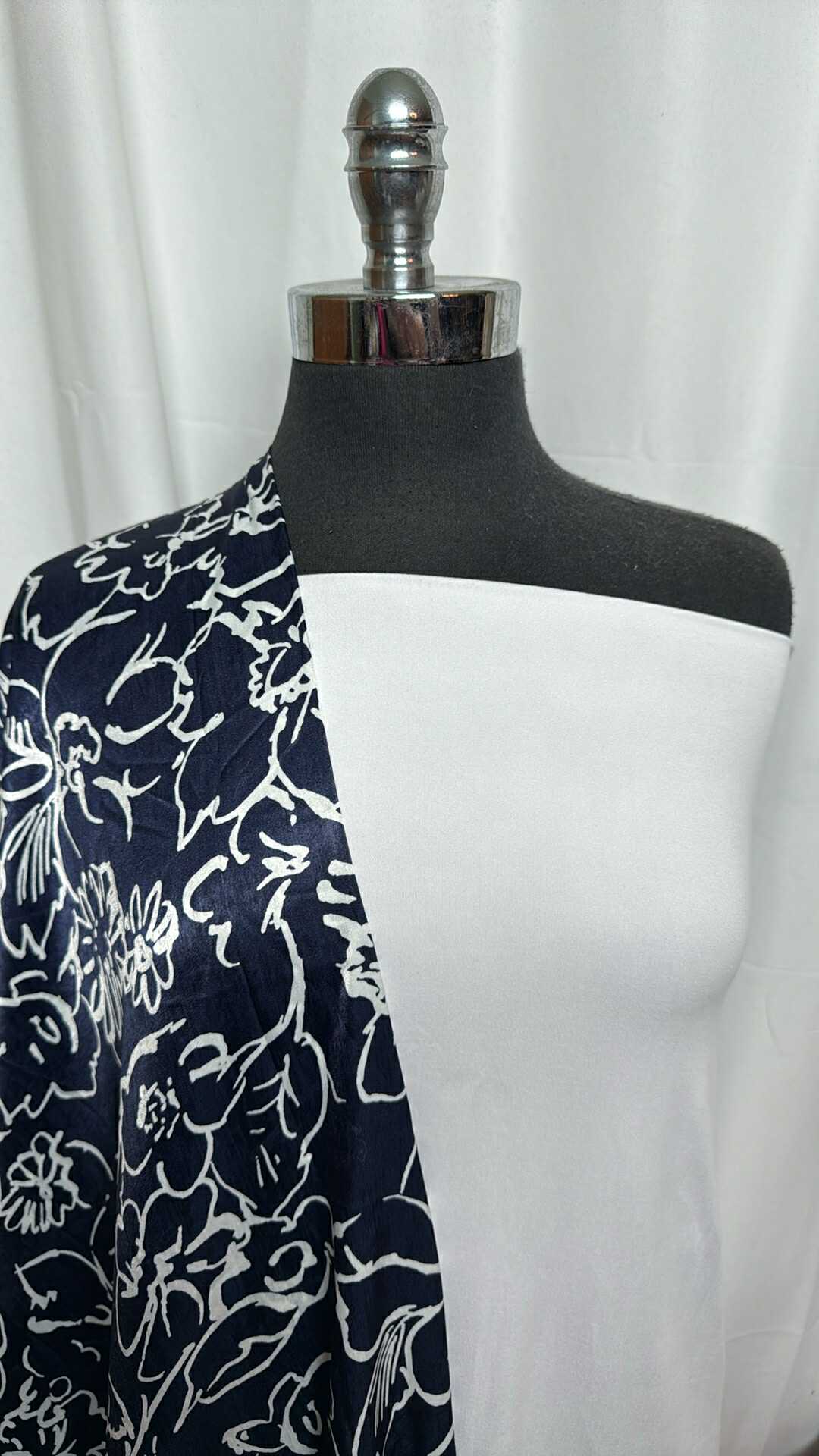 WHITE/NAVY FLORAL BUNDLE : 2YD White DBP & 2YD Navy Floral Rayon Woven : A29067