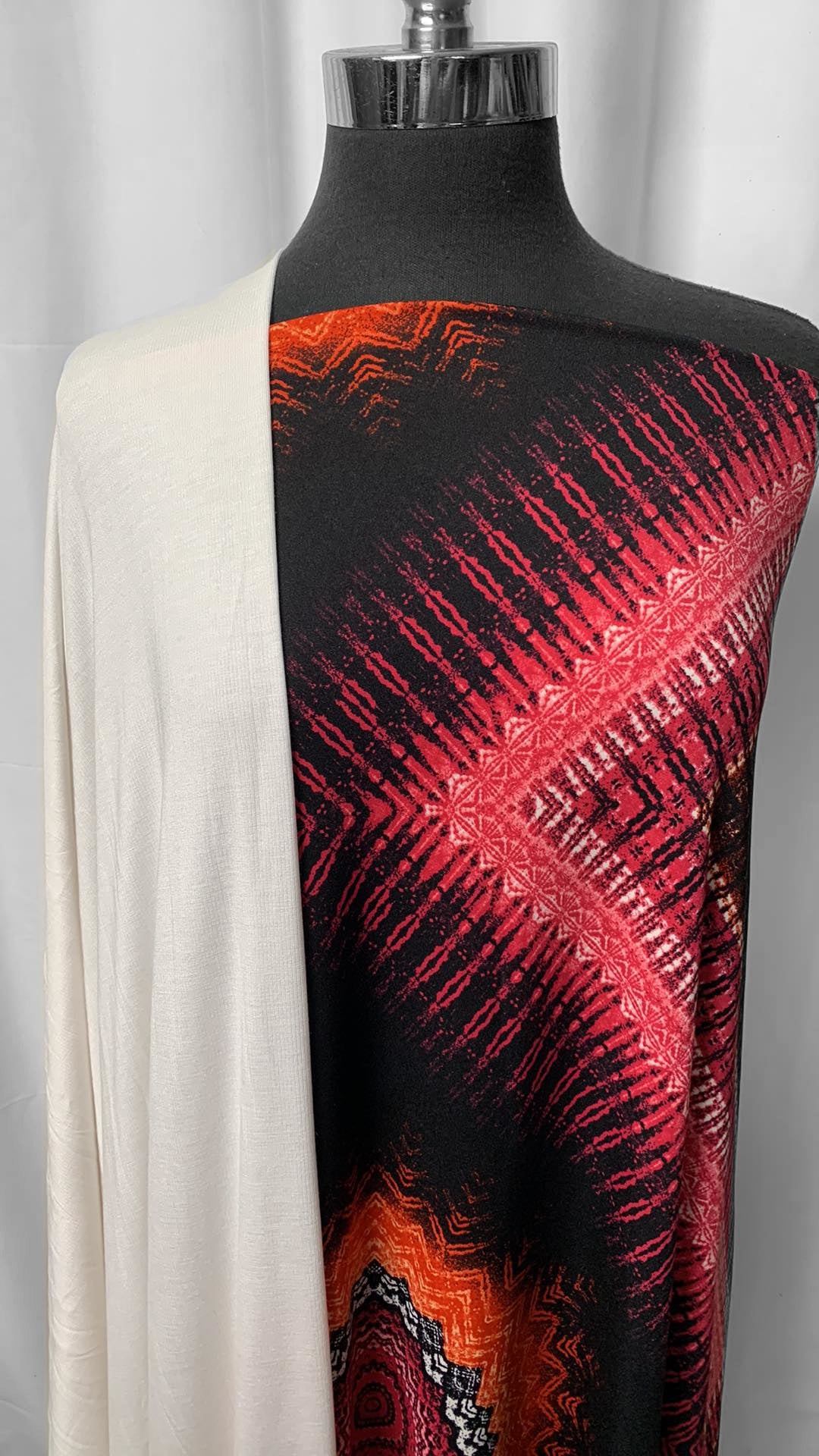 MANDALA BUNDLE : 2YD White Faux-Rib R/S & 2YD Black/Orange Mandala ITY : A25009