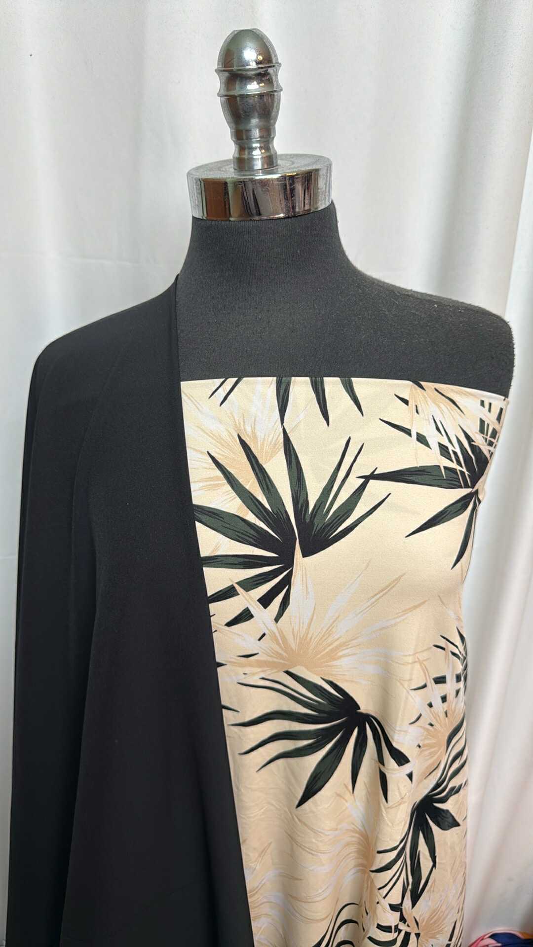 BLACK/LEAVES BUNDLE : 2YD Leaves N/S & 2YD Black Microfiber Stretch Woven : A27984