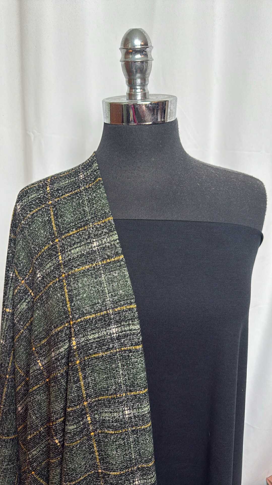 BLACK/TEXTURED PLAID BUNDLE : 2.5YD Plaid Textured P/S Jersey & 2YD Black 2-Tone Peached PF : A28888