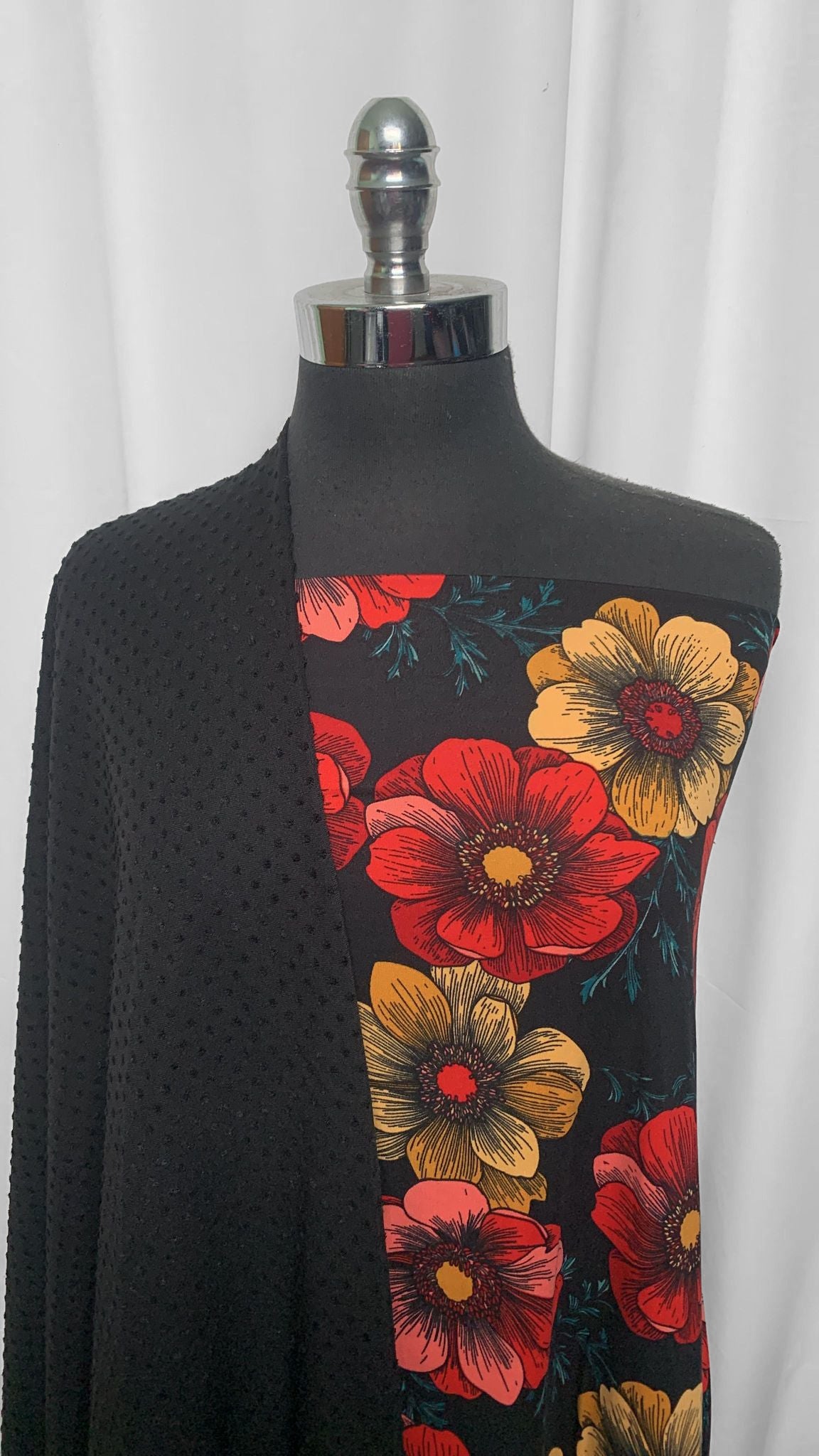 BLACK DOT/FLORAL BUNDLE : 2YD Black/Gold/Red Floral DBP & 2YD Black Swiss Dot : A25513