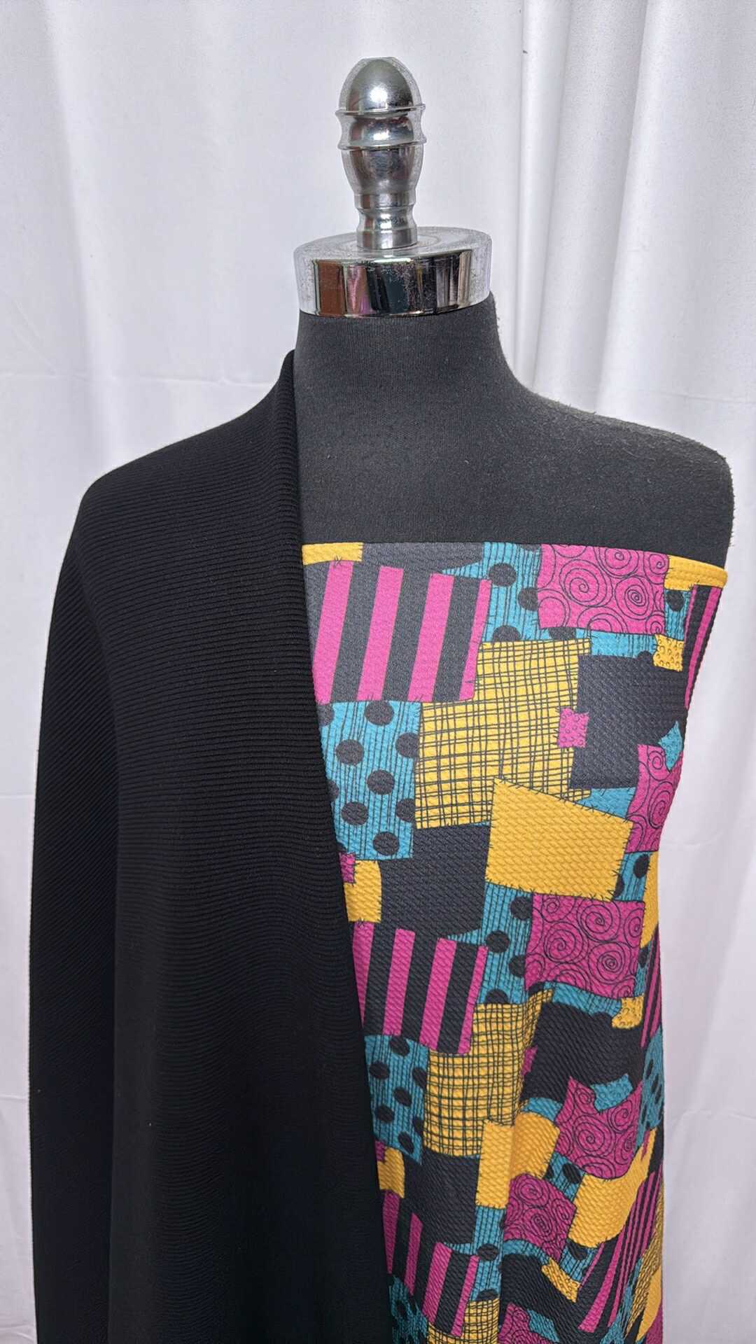 BLACK/SALLY PATCHWORK BUNDLE : 1YD Sally Patchwork Bullet & 1YD Black Ottoman : A27471