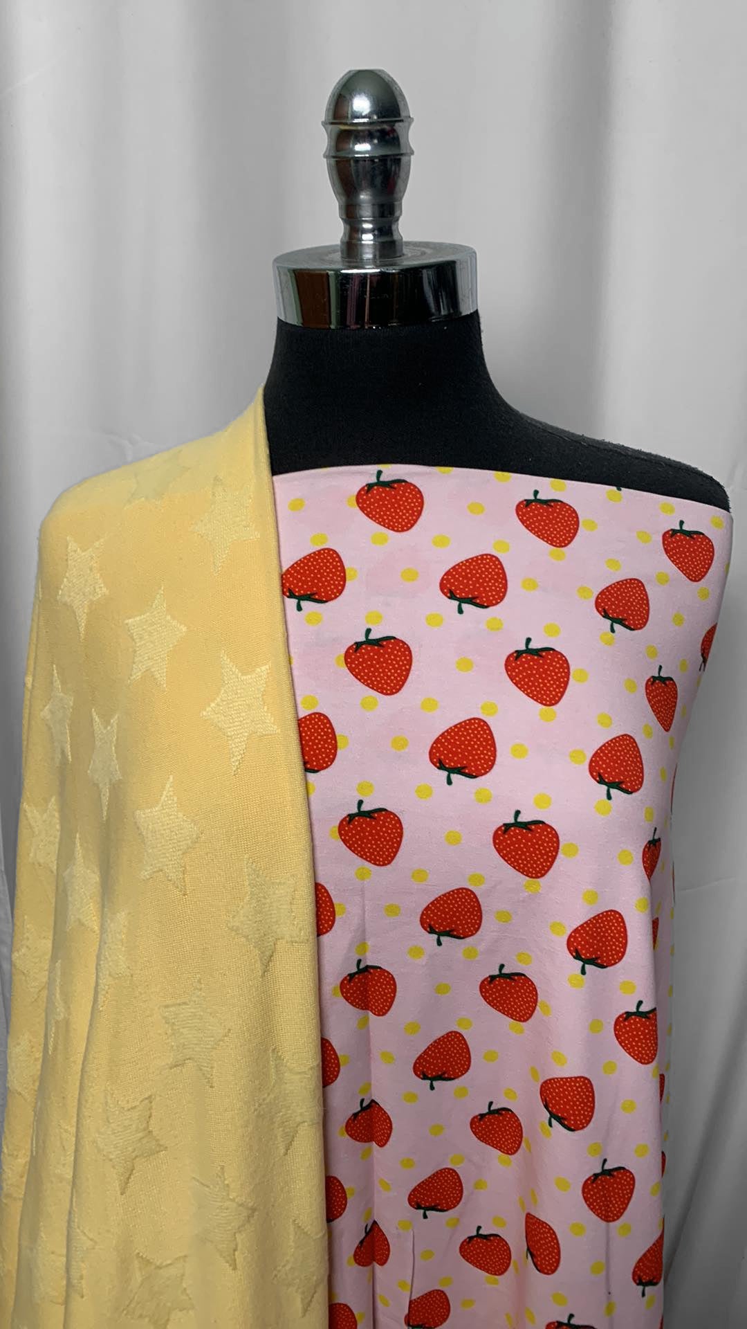 STRAWBERRY/STAR BUNDLE : 2YD Strawberry C/S & 2YD Yellow Star Oakley SK : A2504