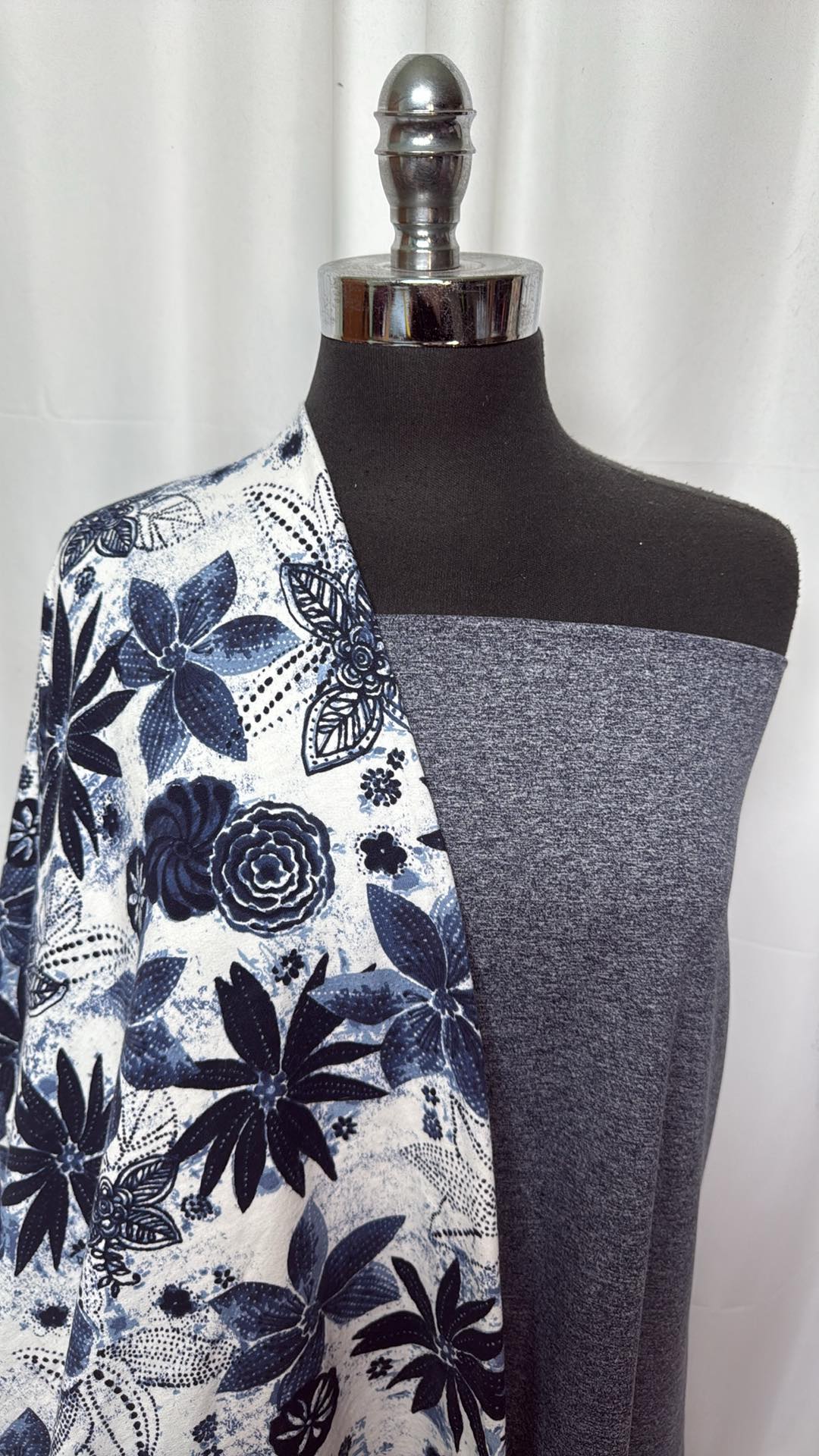 PEACOAT-WHITE/NAVY FLORAL BUNDLE : 2YD Peacoat/White Peached PF & 2YD Navy Floral C/S FT (Pre-Washed) : A27088