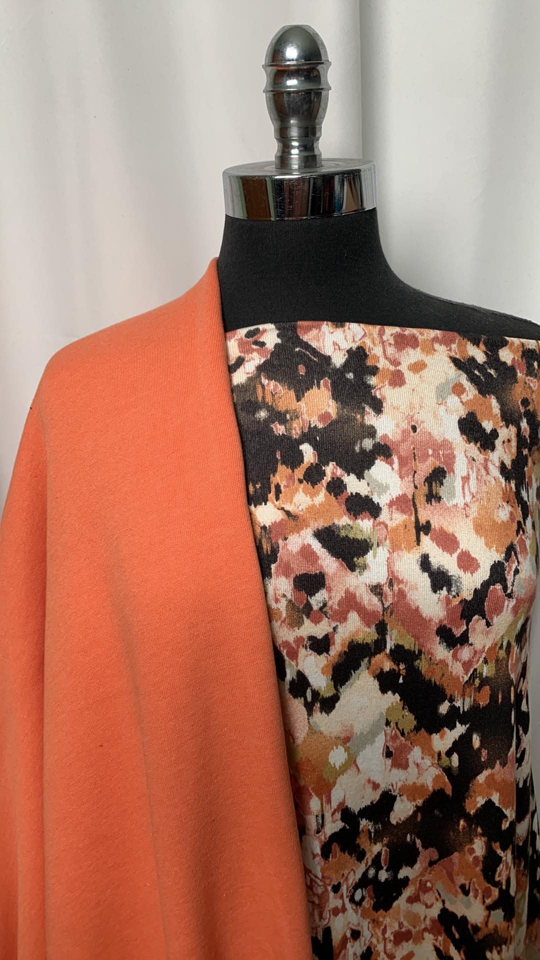 ORANGE/ABSTRACT BUNDLE : 2YD Abstract Oakley SK & 2YD Orange Sweatshirt Fleece : A2145