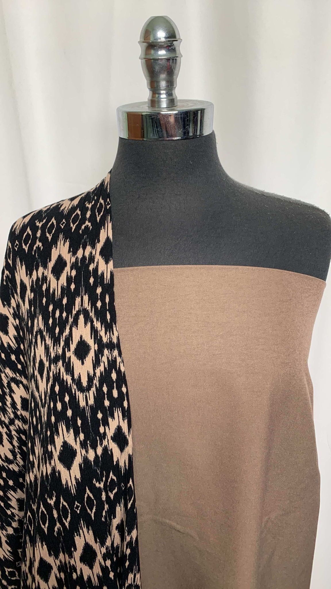 LIGHT BROWN/GEO BUNDLE : 2YD Black/Taupe Geo Crinkle Rayon Woven & 2YD Light Brown Millennium : A25675