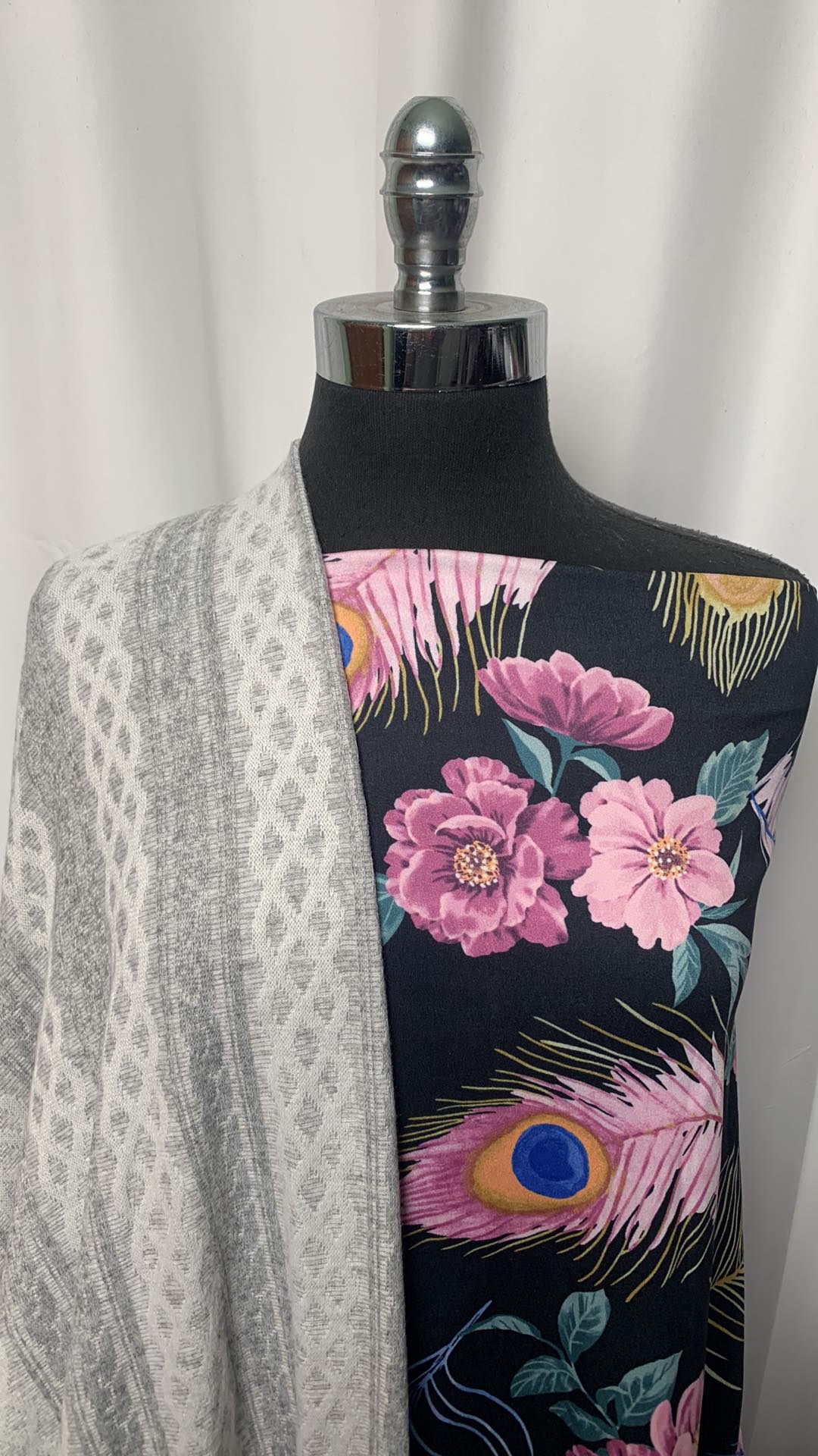 CABLE KNIT/FEATHERS BUNDLE : 2YD Feathers DBP & 2YD Cable Knit Oakley SK : A2088