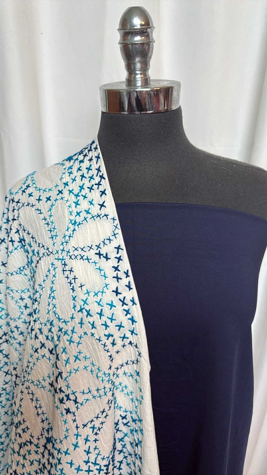 NAVY/EMBROIDERED FLORAL BUNDLE : 1.5YD Navy Yoga PF & 3YD Floral Hand-Embroidered Cotton Woven (40" Wide) : A27912