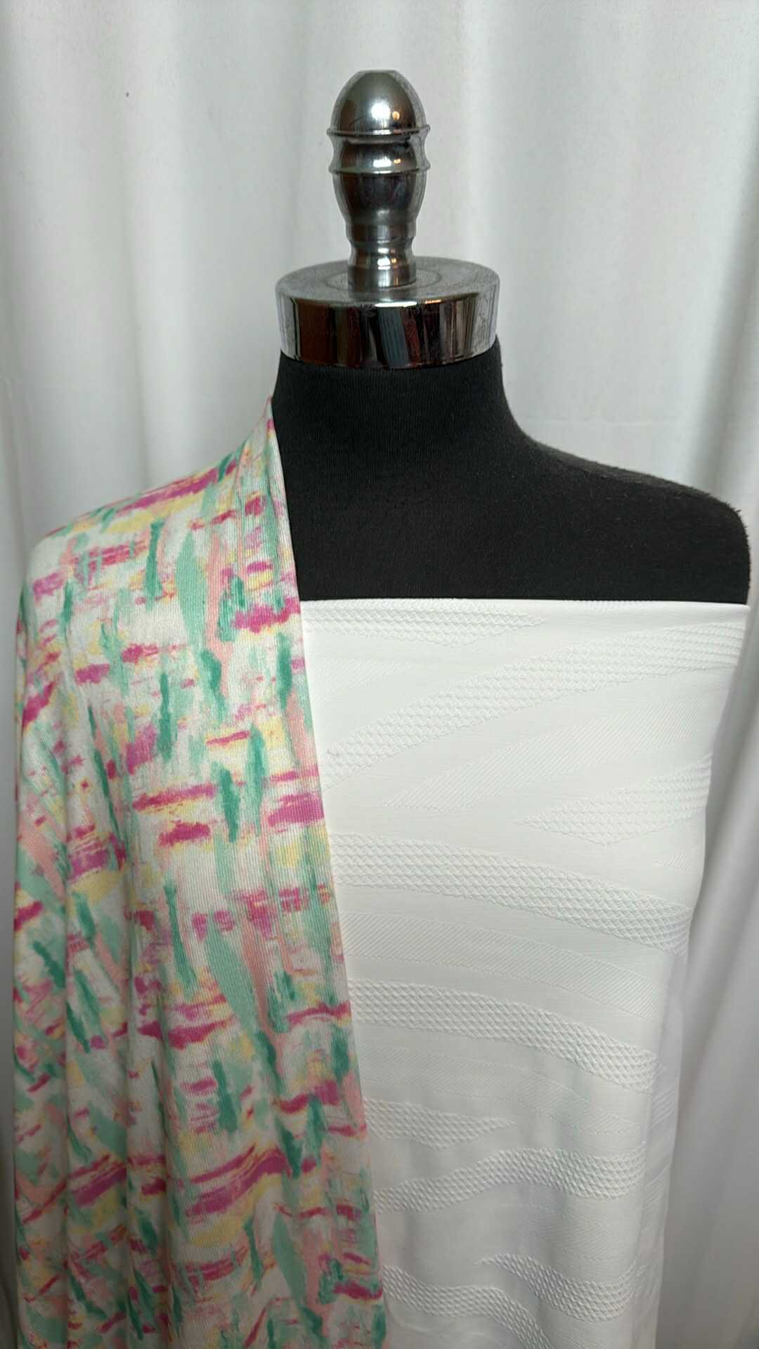 WHITE JACQUARD/ABSTRACT BUNDLE : 1.5YD White Jacquard PF & 2YD Abstract Oakley SK : A28134