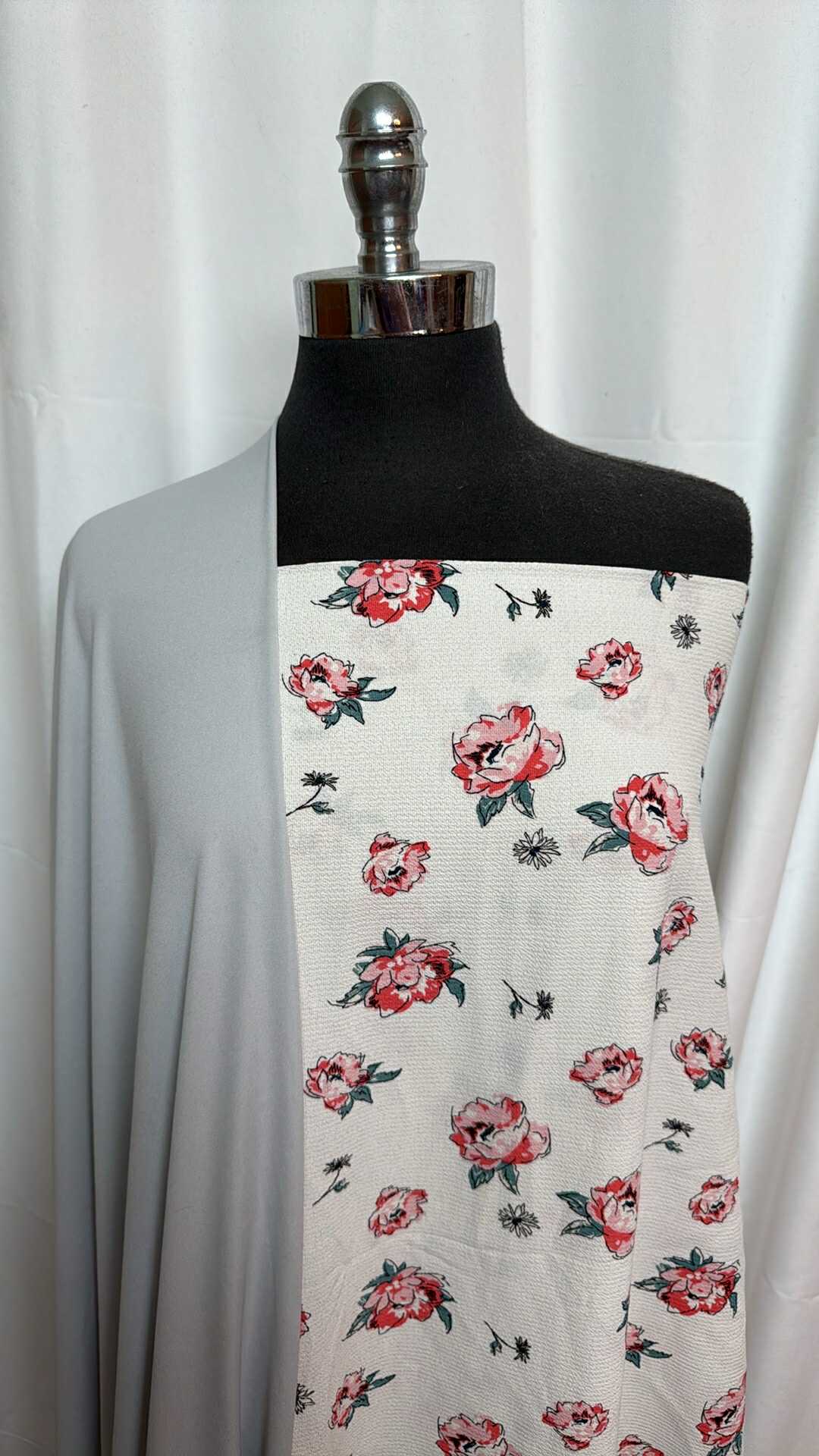 LIGHT GREY/FLORAL BUNDLE : 3YD Floral Bubble Crepe & 2YD Light Grey Poly Interlock Lining : A27606