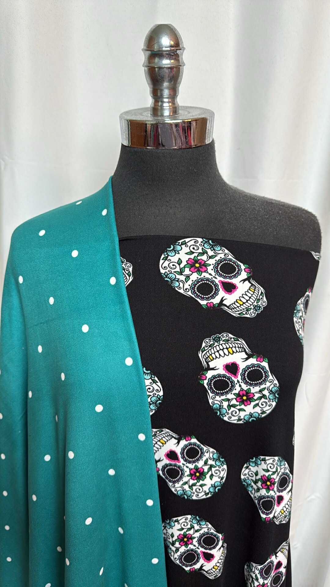 TEAL DOT/SUGAR SKULLS BUNDLE : 2YD Sugar Skulls DBP & 2YD Teal Dot Oakley SK : A28443