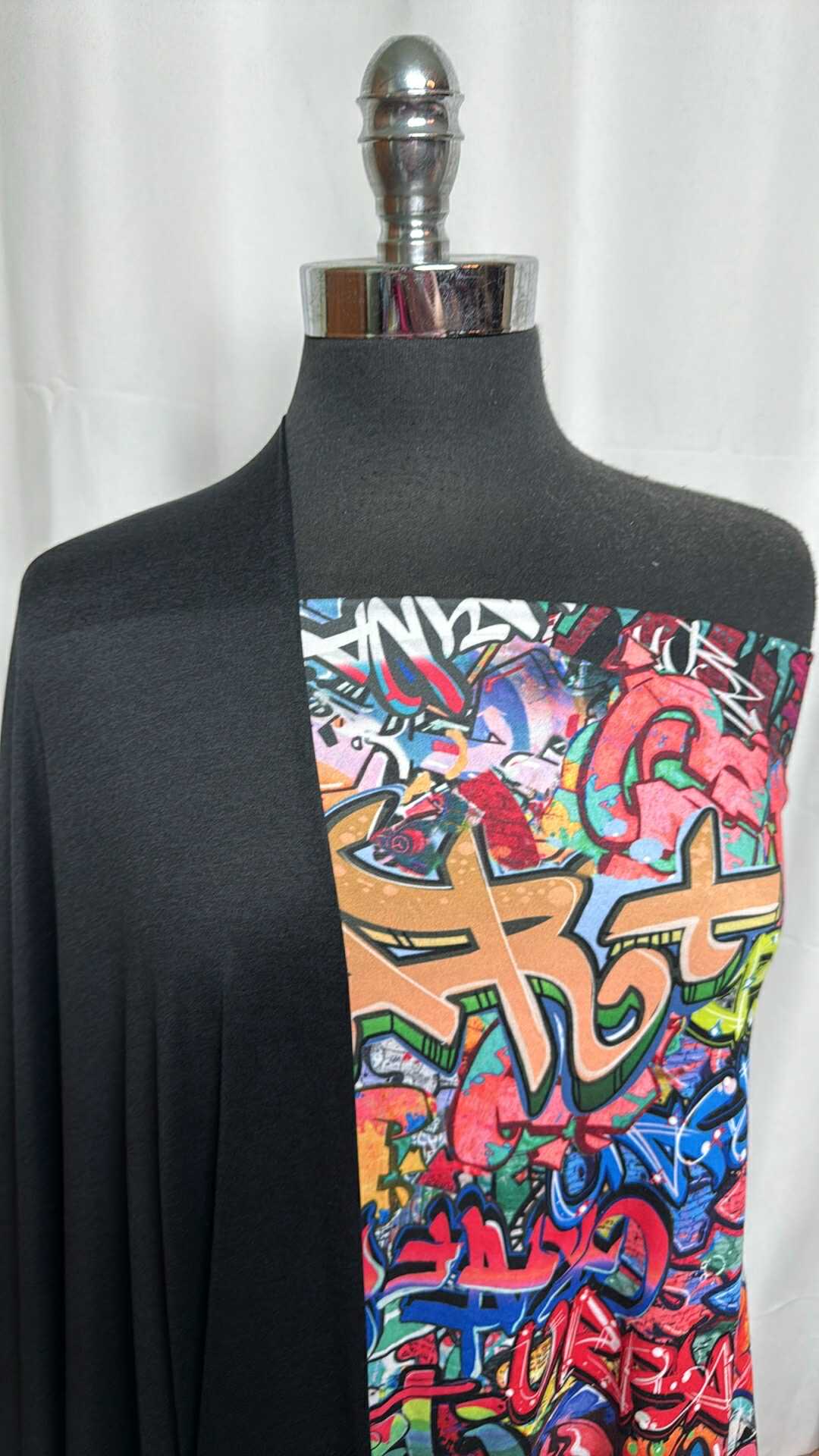 BLACK/GRAFFITI BUNDLE : 1.5YD Graffiti DBP & 2YD Black Featherweight PF : A28975