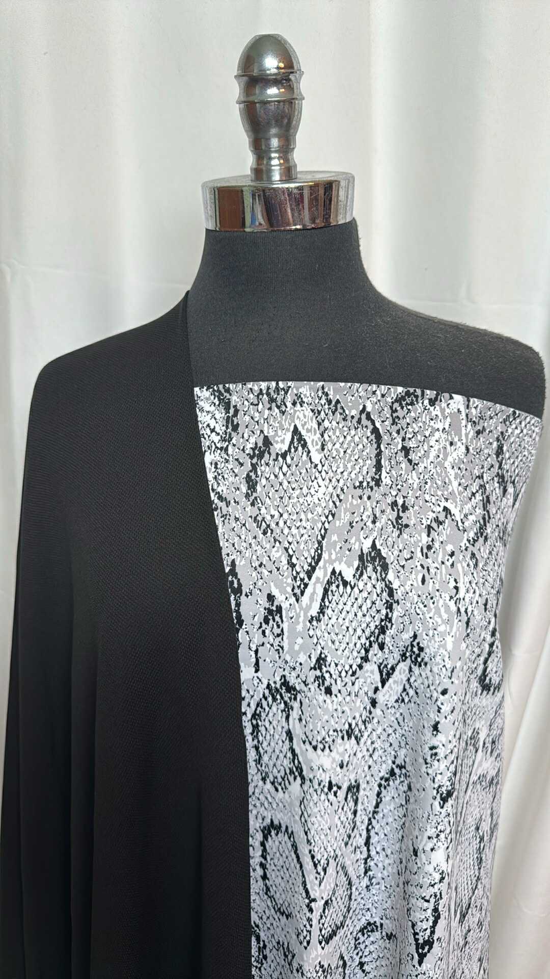 BLACK/SNAKE BUNDLE : 1.5YD Snake Yoga PF & 2YD Black Dri Fit : A27610