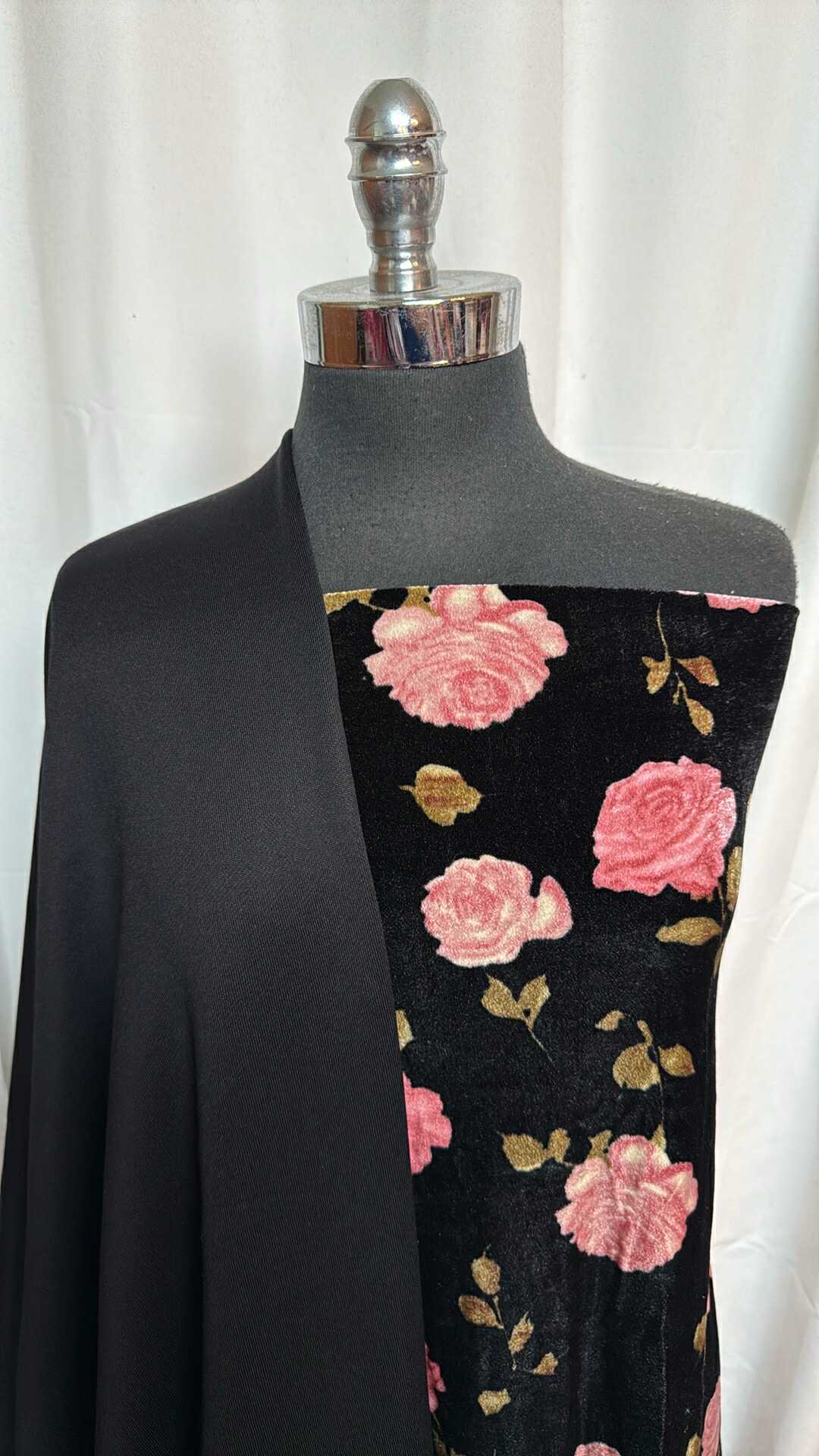 BLACK/PINK ROSES BUNDLE : 2YD Pink Roses Stretch Velvet & 2YD Black C/P FT : A28526