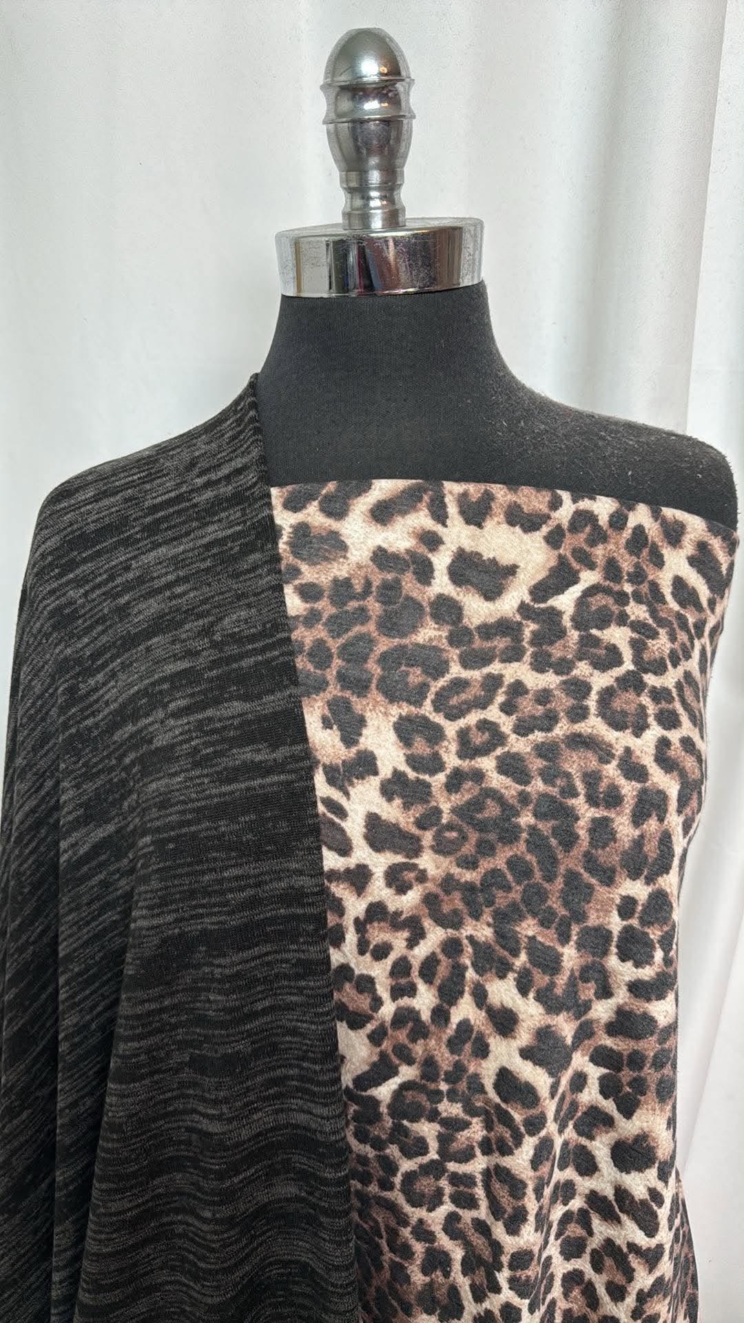 LEOPARD/VARIEGATED BLACK BUNDLE : 1YD Leopard PRS FT & 1.5YD Variegated Black Brushed Hacci SK : A30751