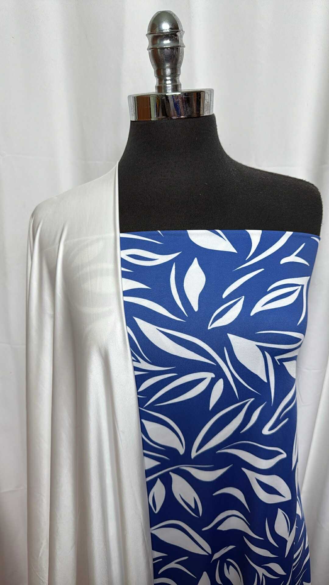 WHITE/BLUE LEAVES BUNDLE : 3YD Blue/White Leaves ITY & 2YD White N/S : A27563
