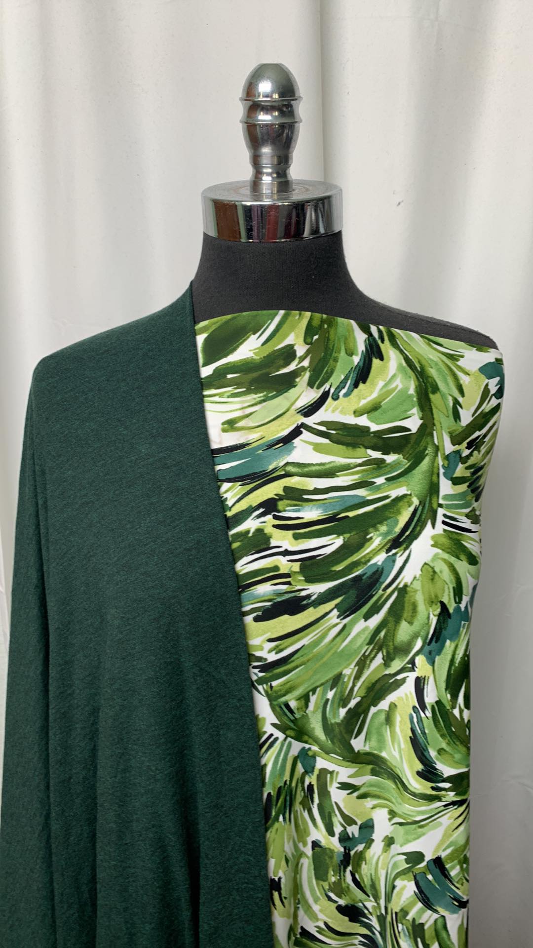 GREEN LEAVES BUNDLE : 1.5YD Leaves N/S & 1YD Green Featherweight PF : A1605