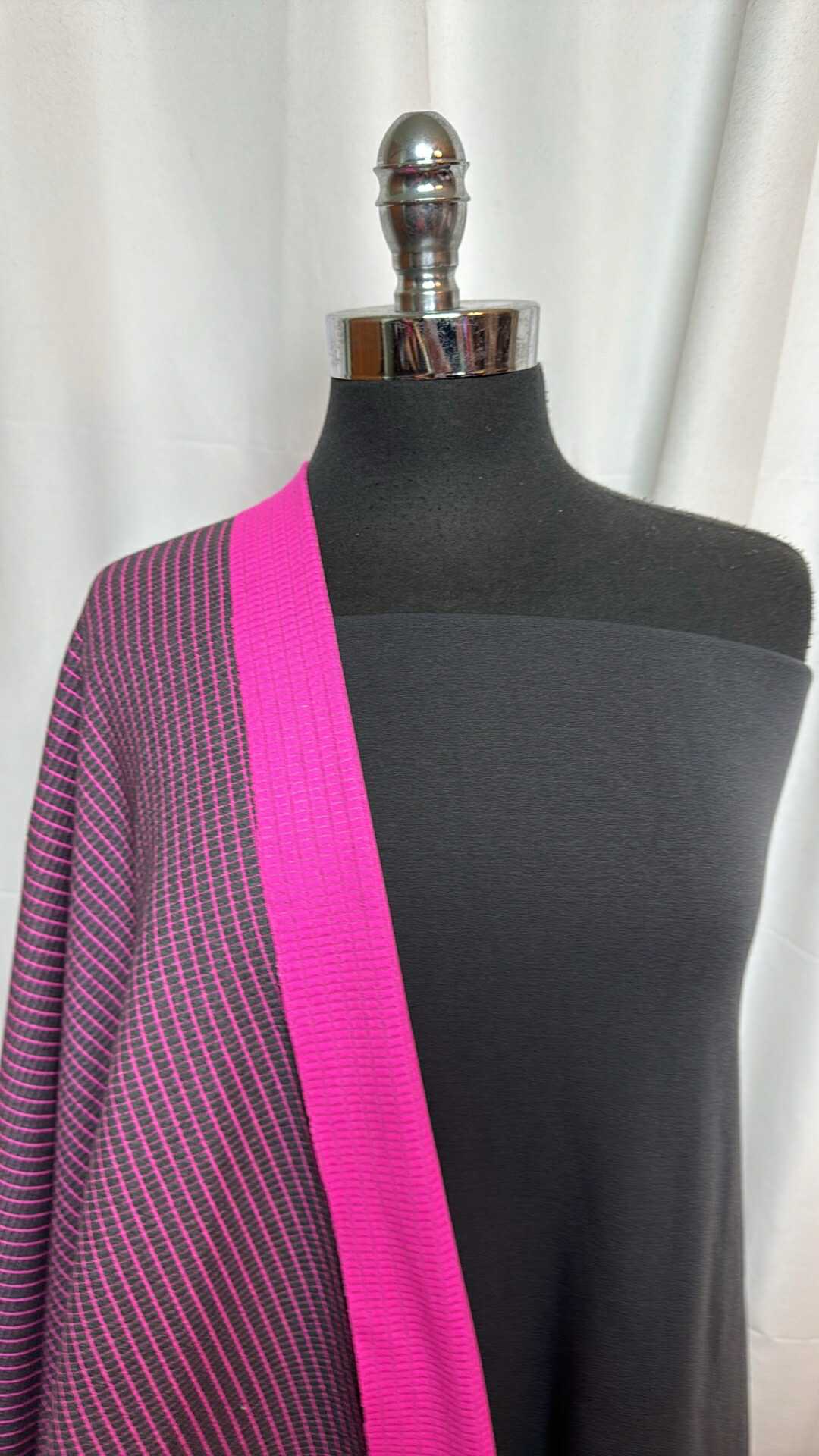BLACK/PINK 2-FACE BUNDLE : 2YD Black 4-Way Polartec Fleece & 2YD Pink 2-Faced Jacquard PF : A28756
