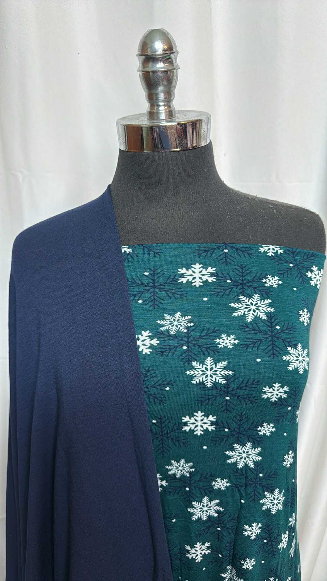 NAVY/TEAL SNOWFLAKE BUNDLE : 2YD Teal Snowflake R/S & 2YD Navy Brushed FT : A28286
