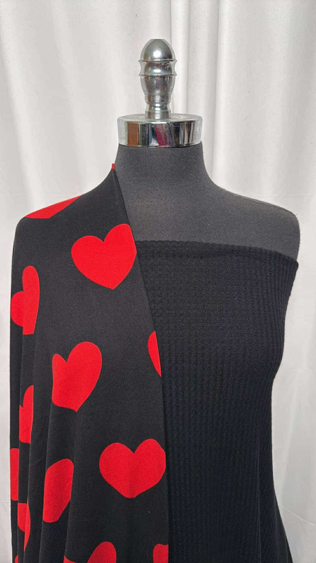 BLACK/RED HEARTS BUNDLE : 2YD Black Brushed Waffle & 2YD Black/Red Hearts Oakley SK : A26538