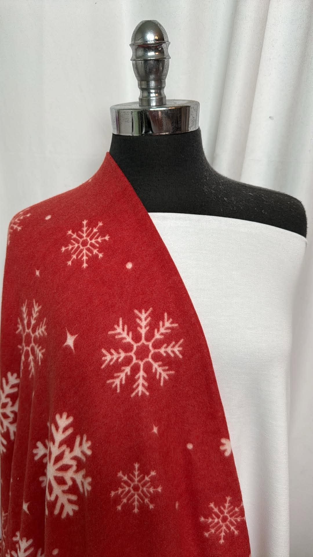 IVORY/RED SNOWFLAKE BUNDLE : 2.5YD Red Snowflake Brushed Hacci SK & 2YD Ivory PRS FT : A31018
