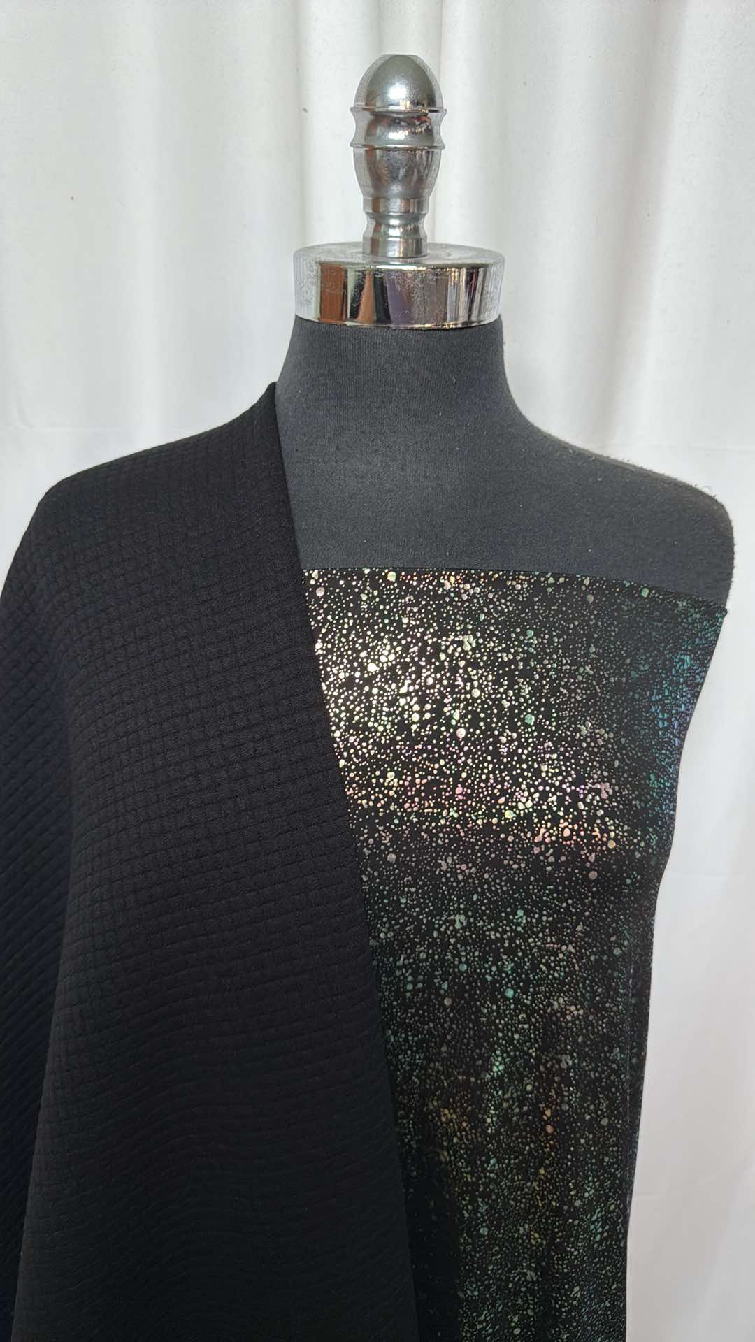 BLACK QUILTED/FOIL BUNDLE : 2YD Black Foil ITY & 2YD Black Quilted : A26793