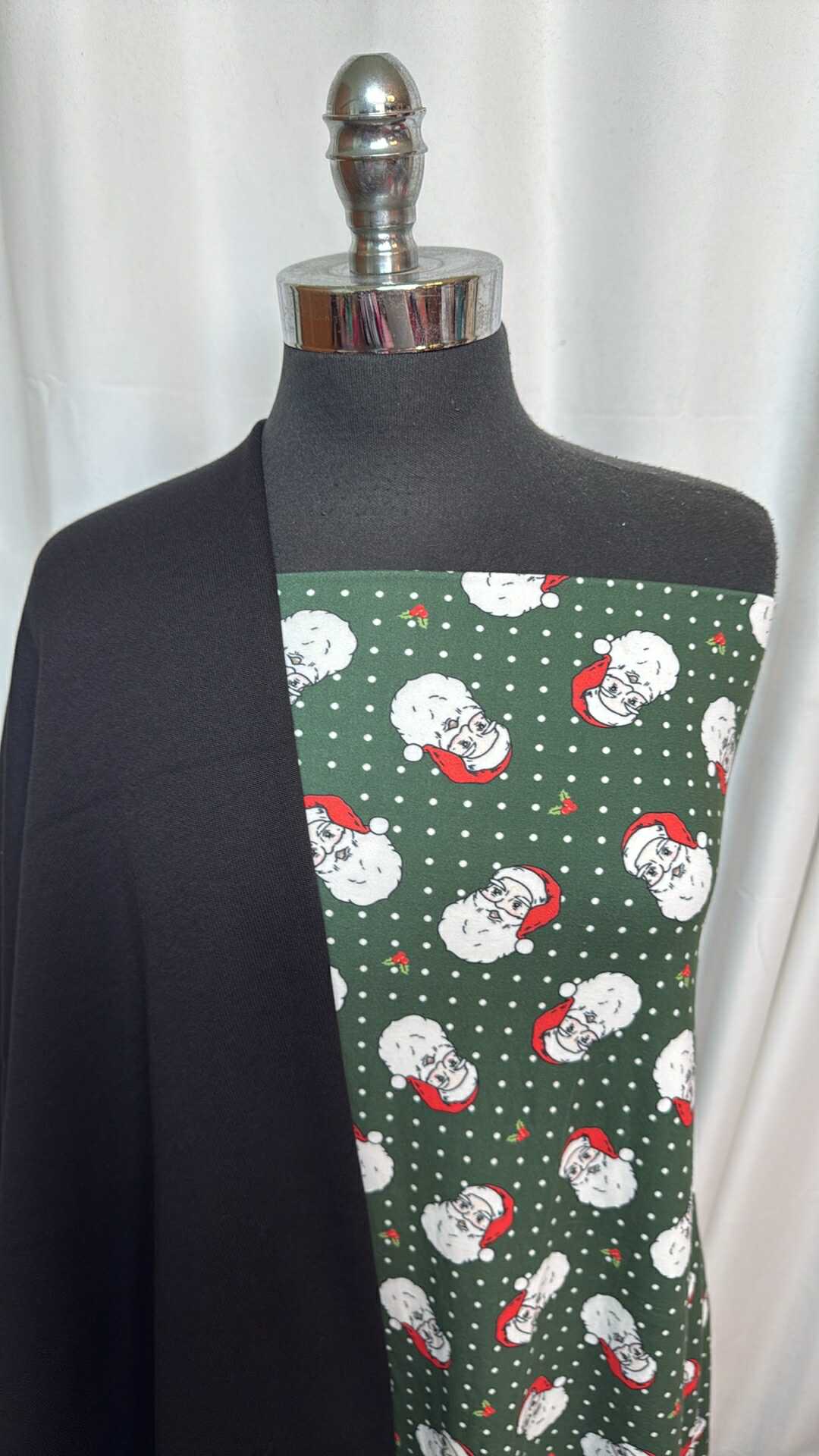 BLACK/DOT-SANTA BUNDLE : 1.5YD Dot/Santa DBP & 1.5YD Black Sweatshirt Fleece (72" Wide) : A28648